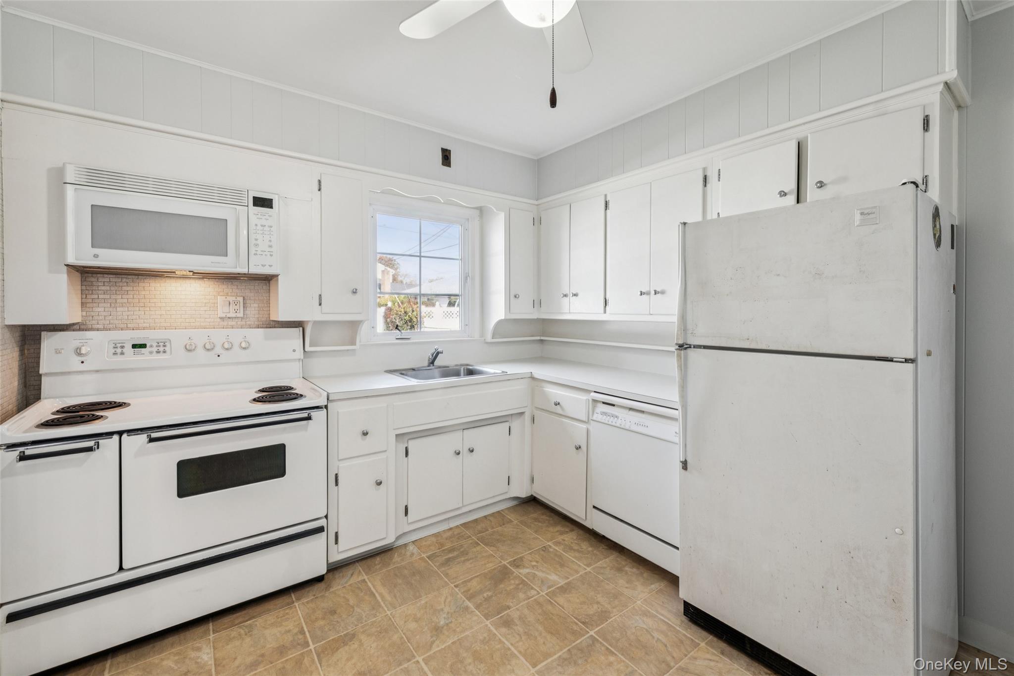 #15 photo, 1689 Barbara Lane, East Meadow , NY 11554