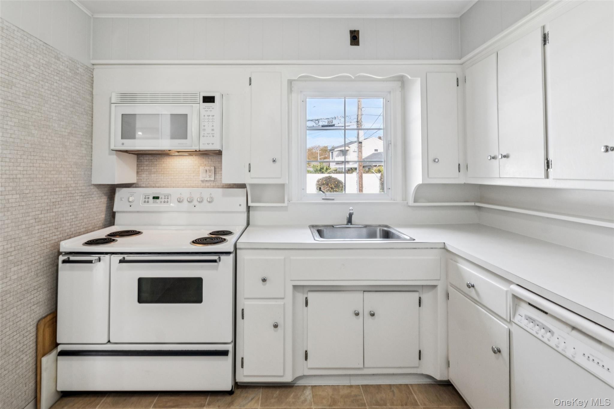 #16 photo, 1689 Barbara Lane, East Meadow , NY 11554