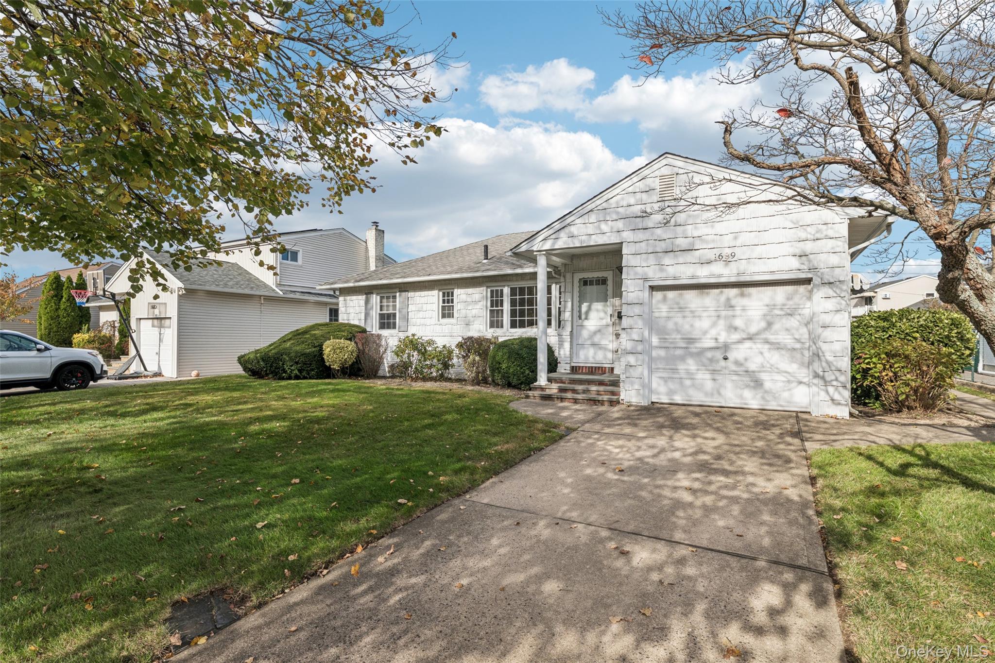 #3 photo, 1689 Barbara Lane, East Meadow , NY 11554