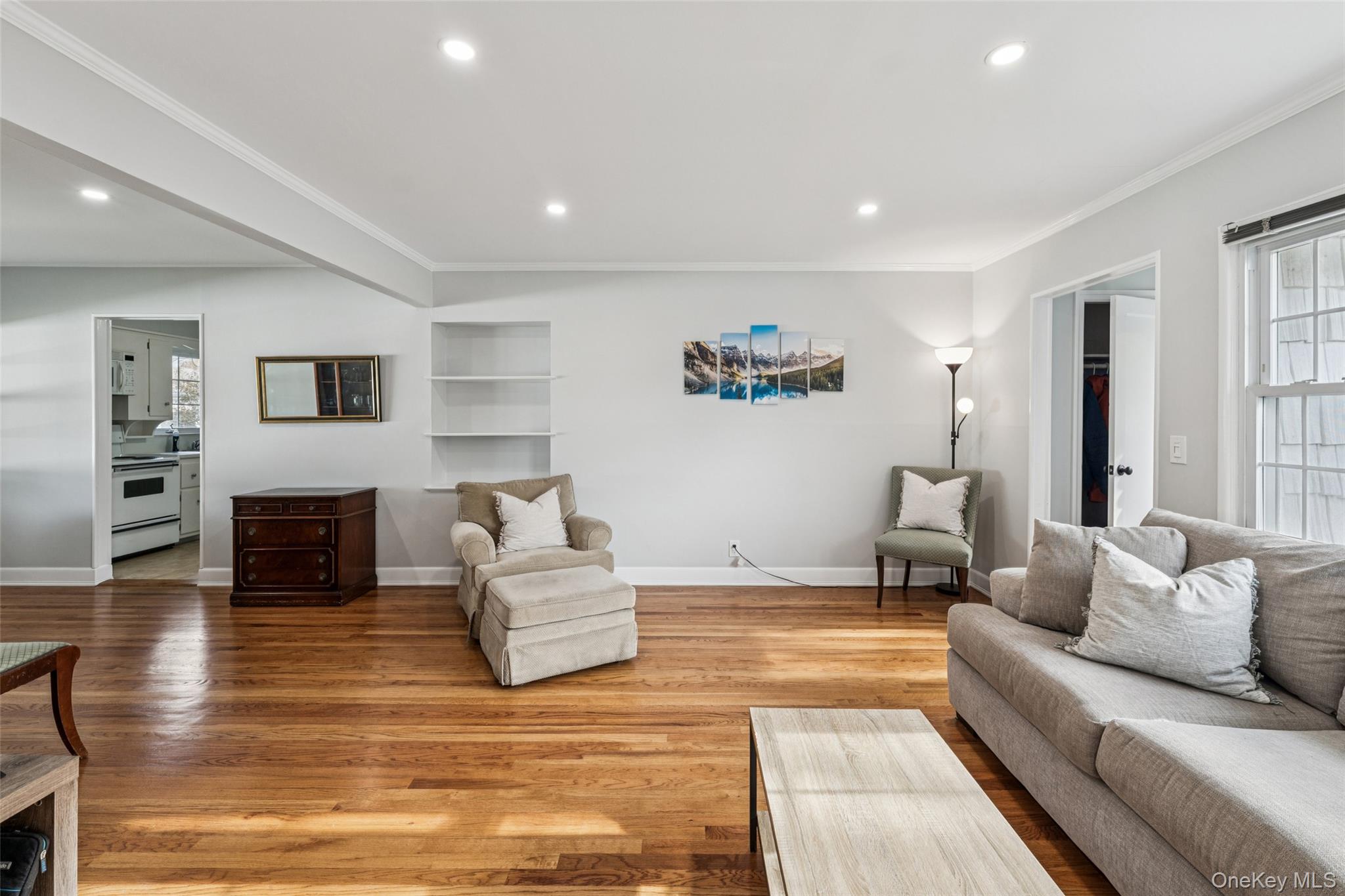 #8 photo, 1689 Barbara Lane, East Meadow , NY 11554