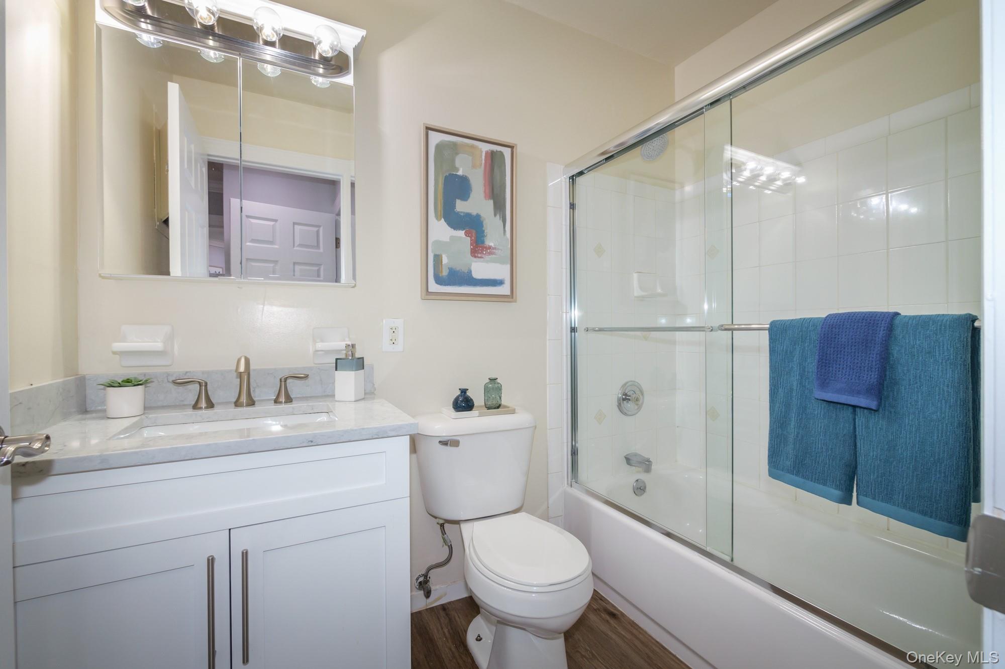 #10 photo, 255 E Main Street, サフォーク郡 East Islip , NY 11730