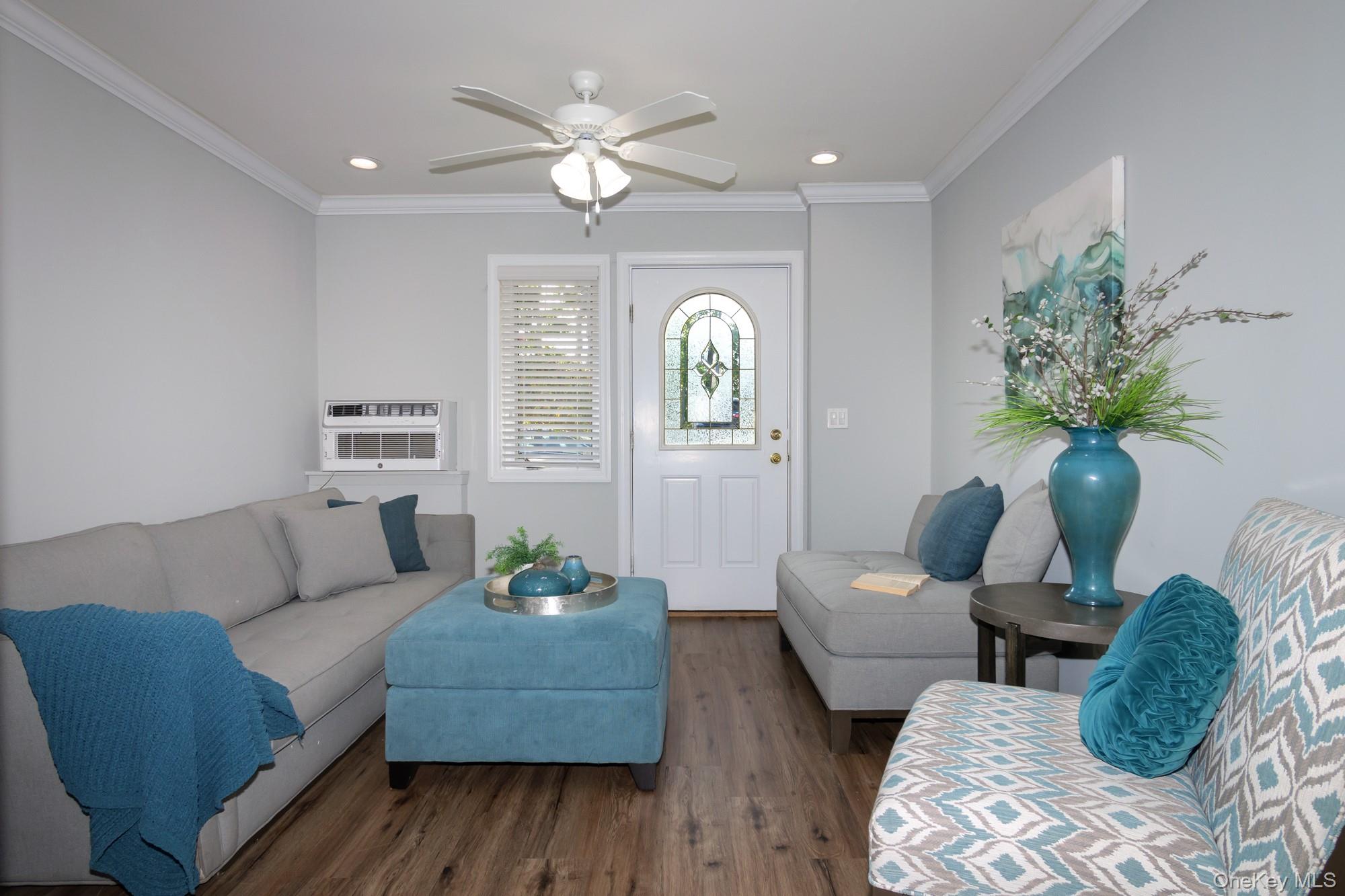 #4 photo, 255 E Main Street, サフォーク郡 East Islip , NY 11730