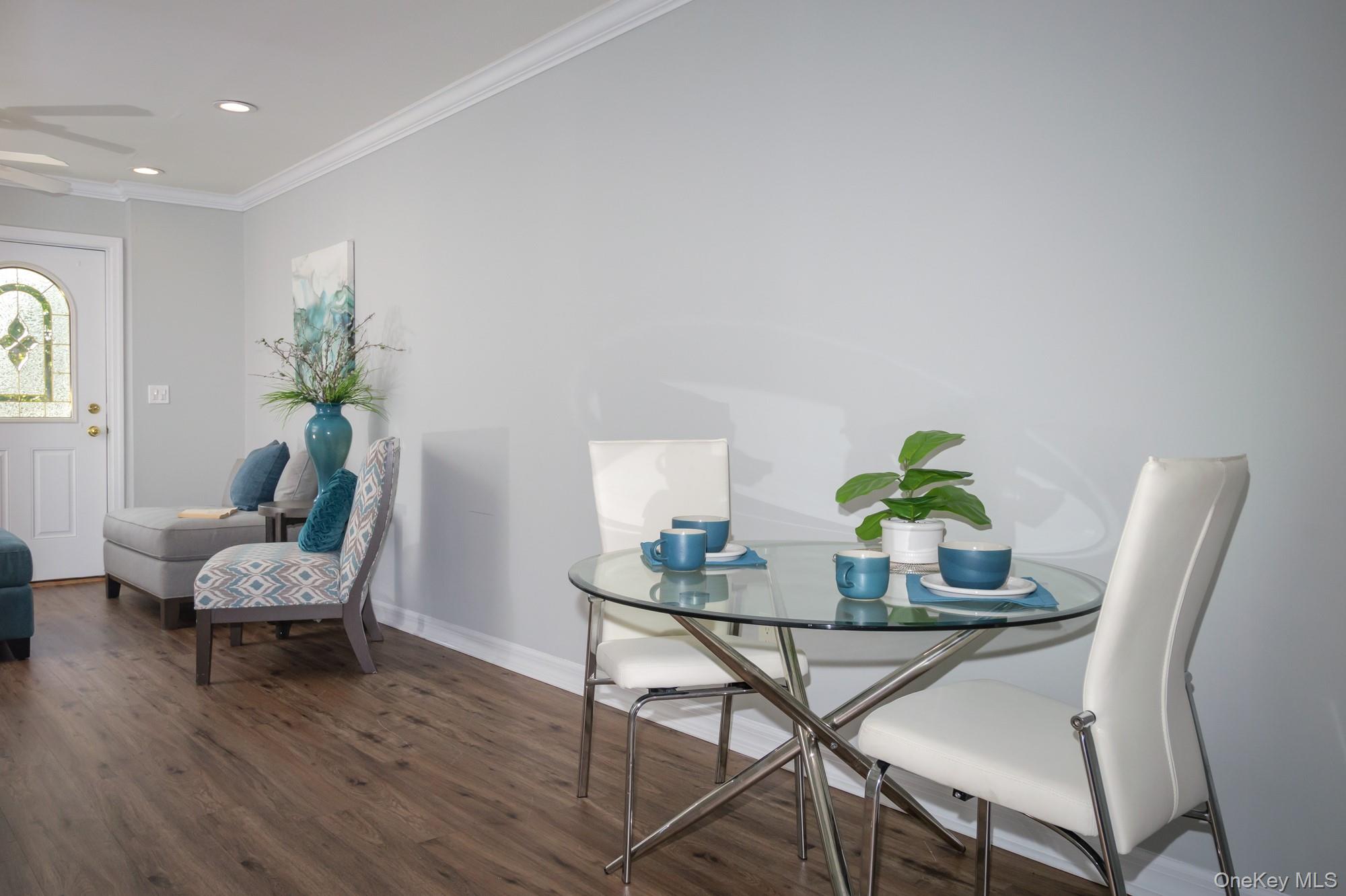 #6 photo, 255 E Main Street, サフォーク郡 East Islip , NY 11730