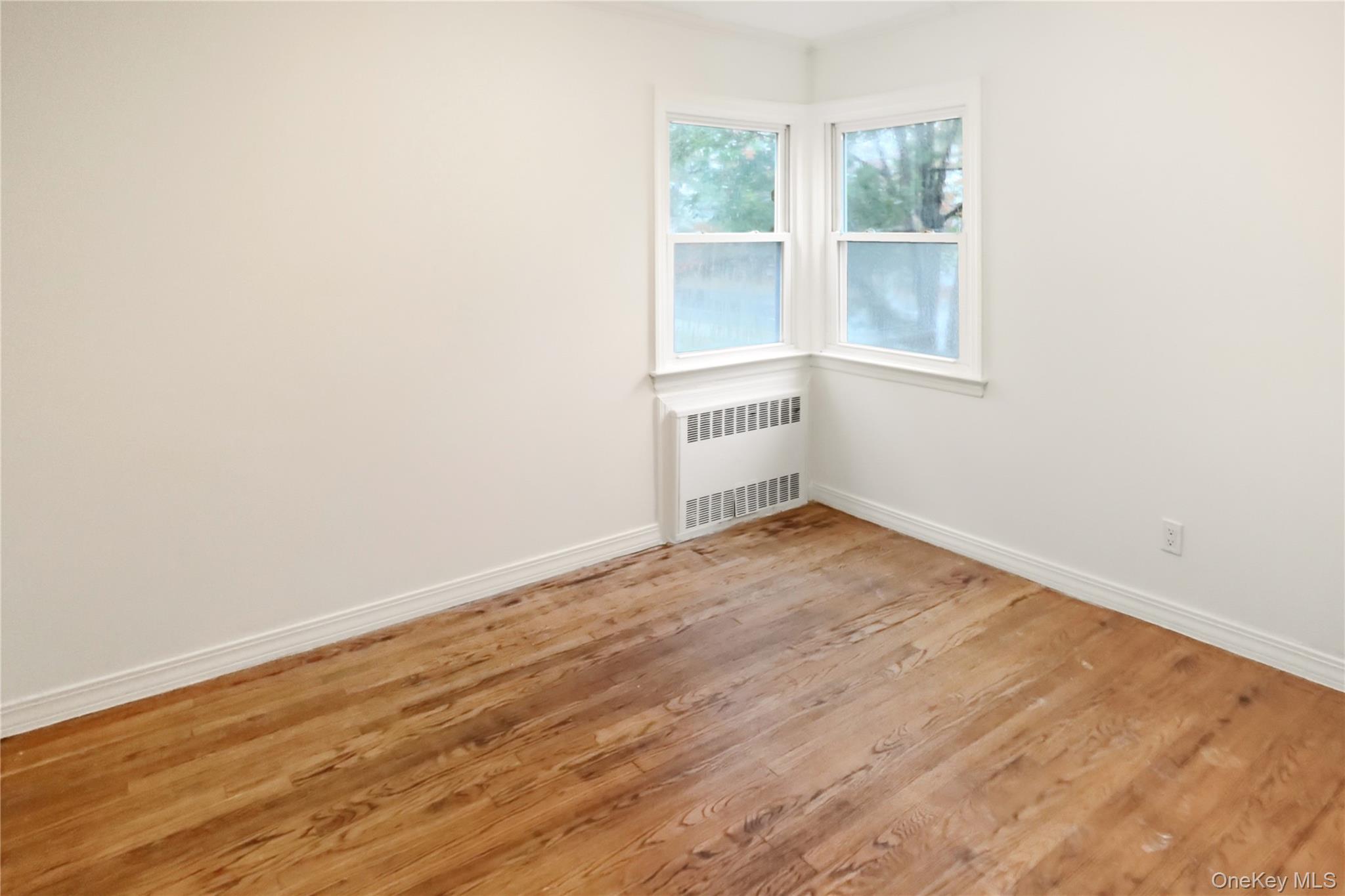 #6 photo, 229 E Hawthorne Avenue, ナッソー郡 Valley Stream , NY 11580