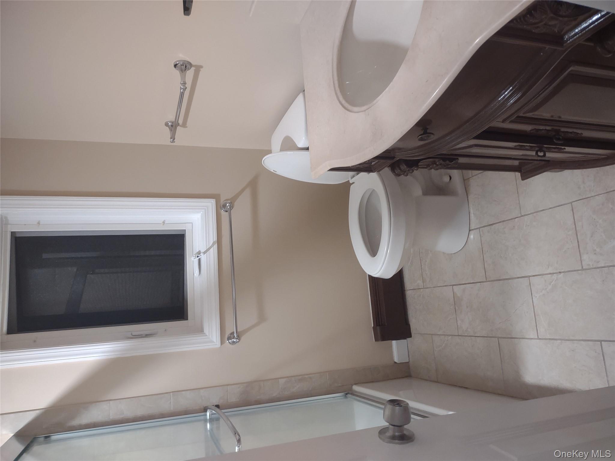 #12 photo, 19 Curve Lane, ナッソー郡 Levittown , NY 11756