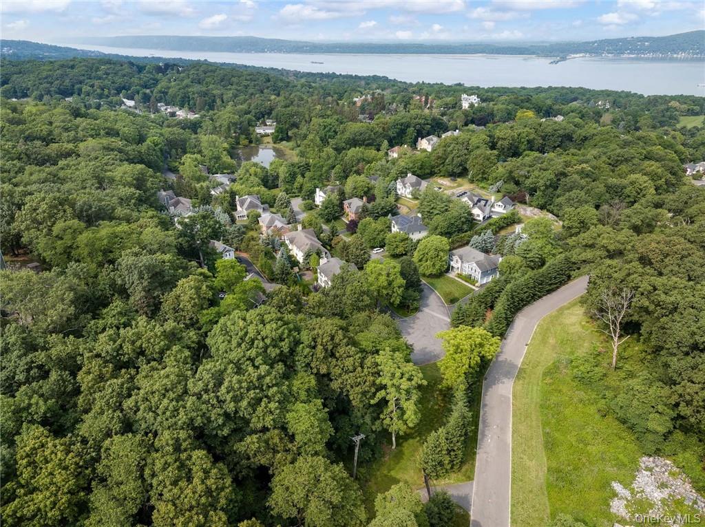 #1 photo, 98 Roundabend Road, Tarrytown , NY 10591