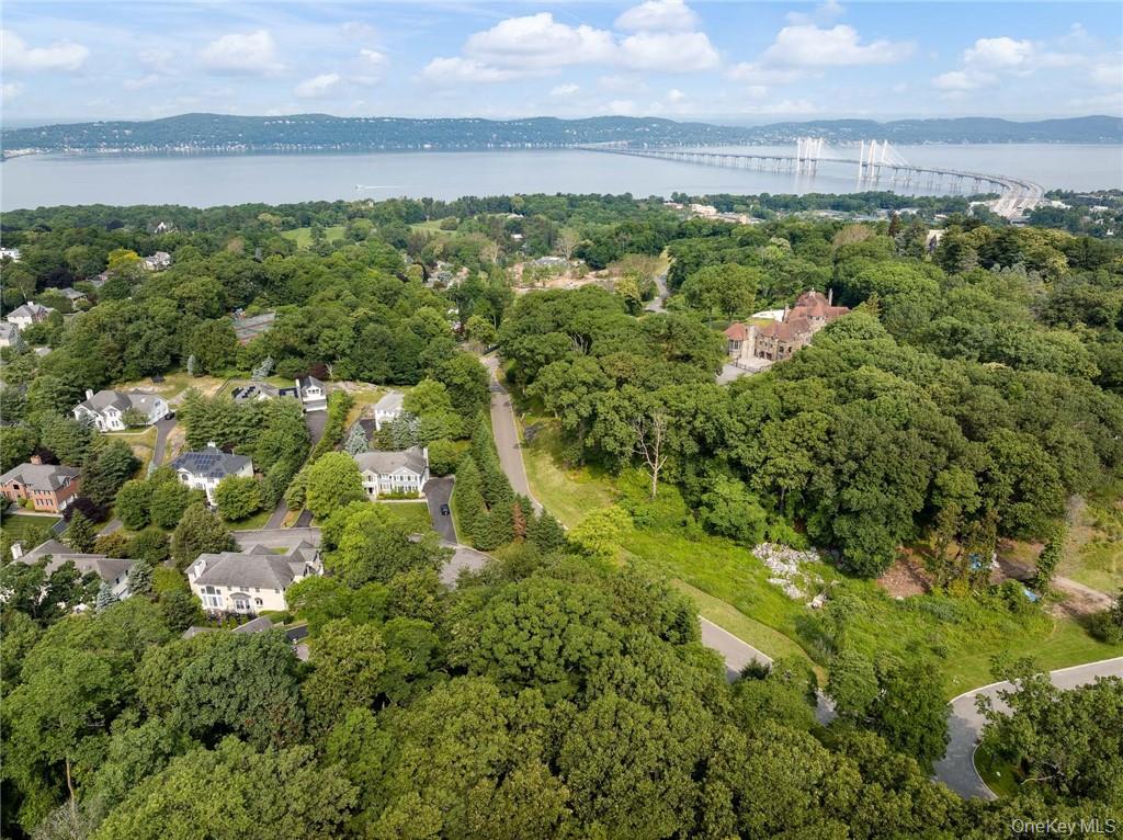 #2 photo, 98 Roundabend Road, Tarrytown , NY 10591