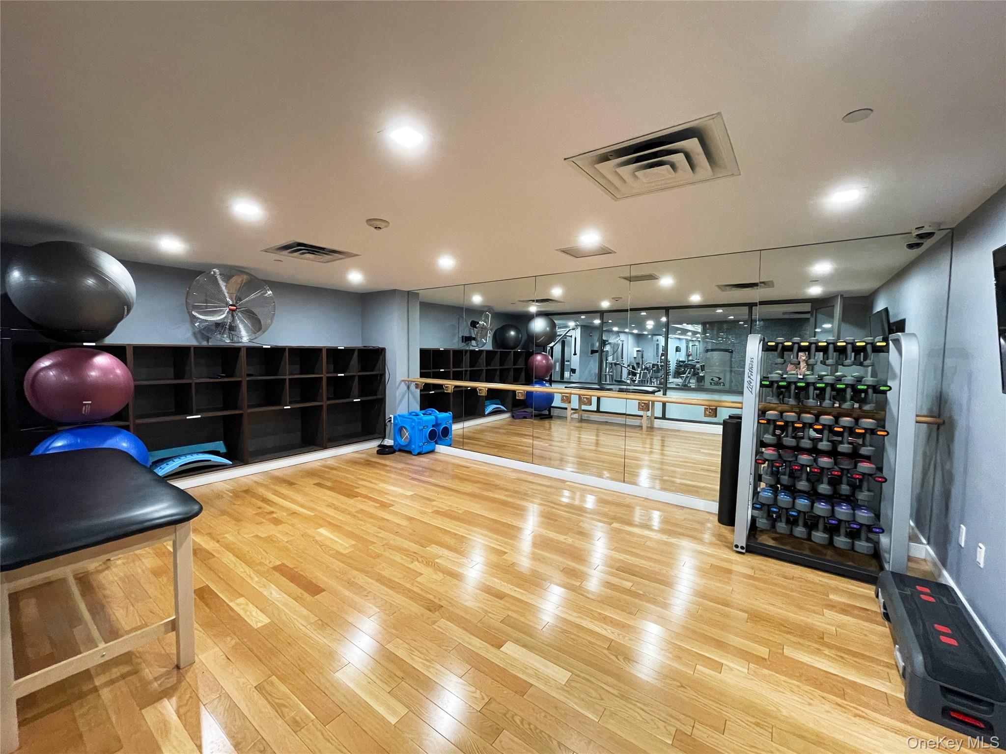 #13 photo, 10 City Place, White Plains , NY 10601