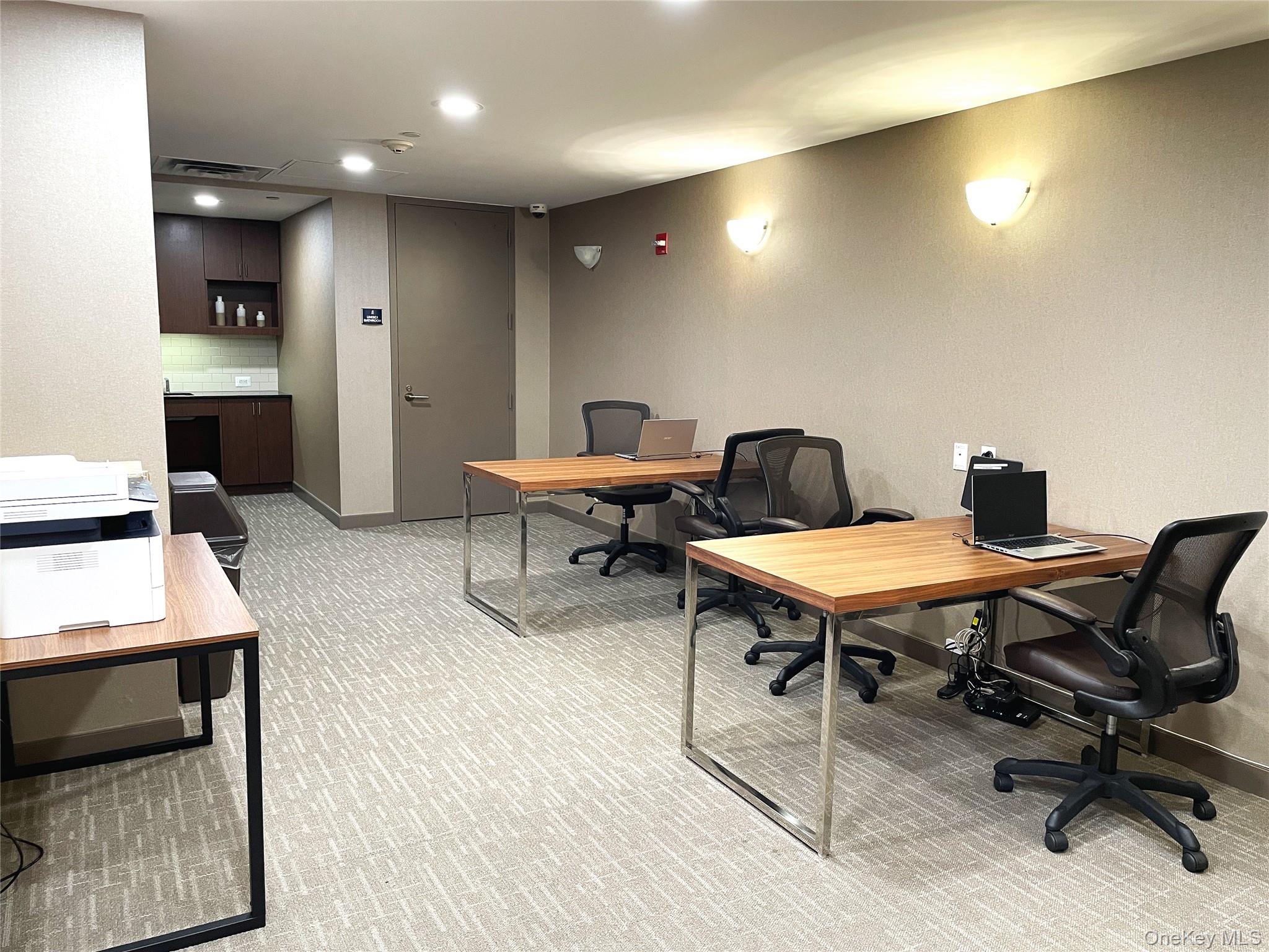 #20 photo, 10 City Place, White Plains , NY 10601