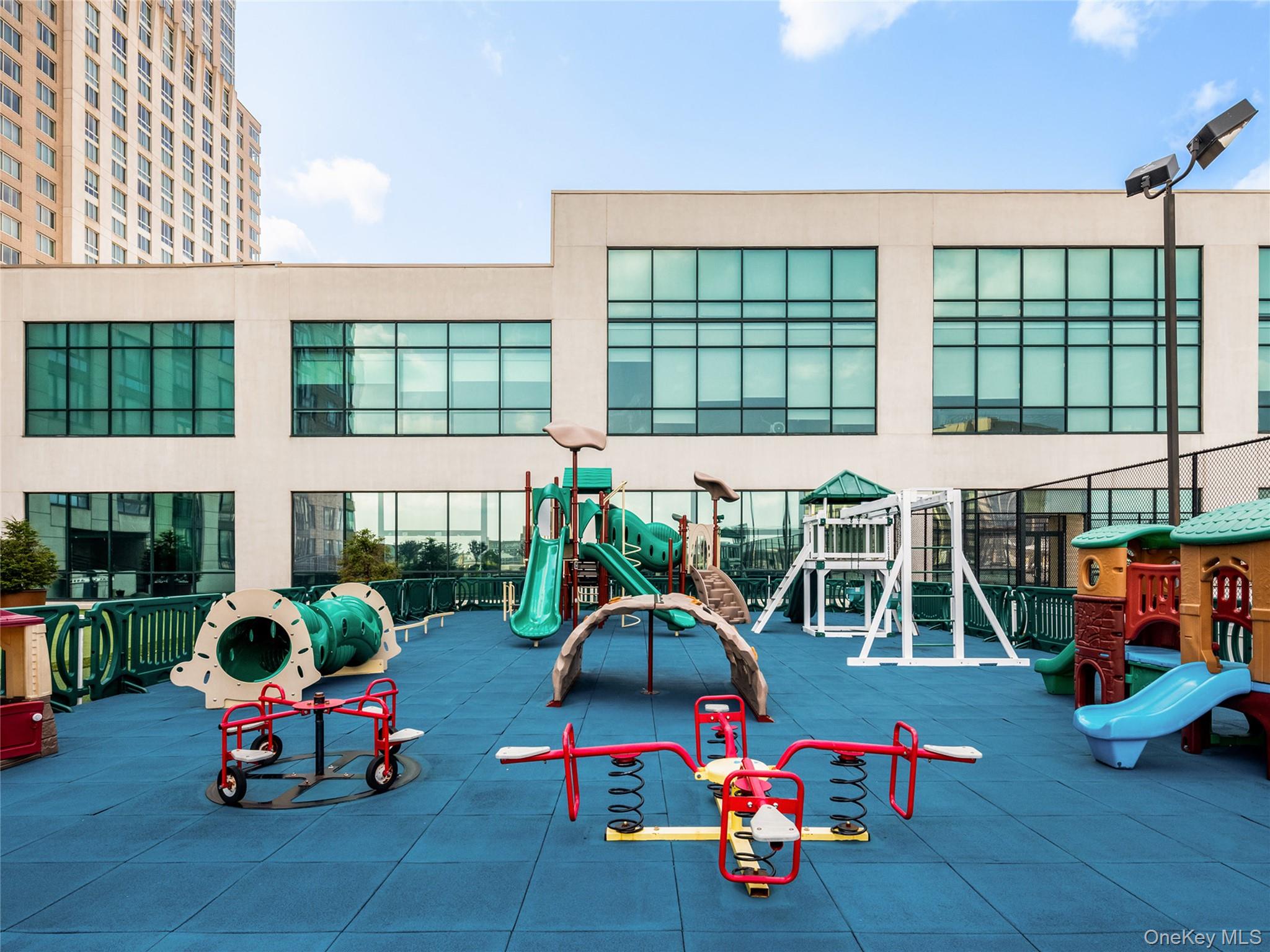 #4 photo, 10 City Place, White Plains , NY 10601