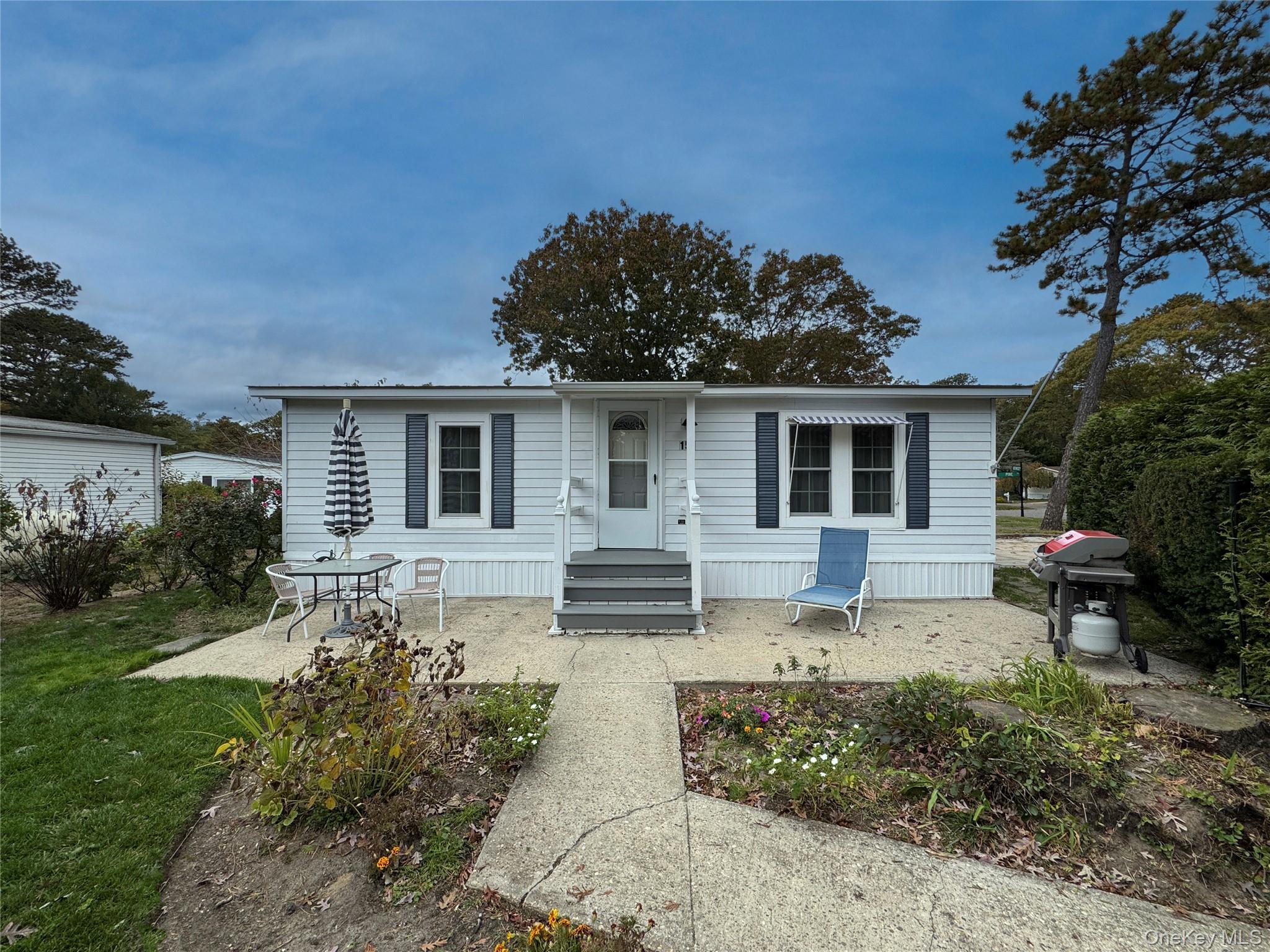 #1 photo, 525/151 Riverleigh Avenue, サフォーク郡 Riverhead , NY 11901