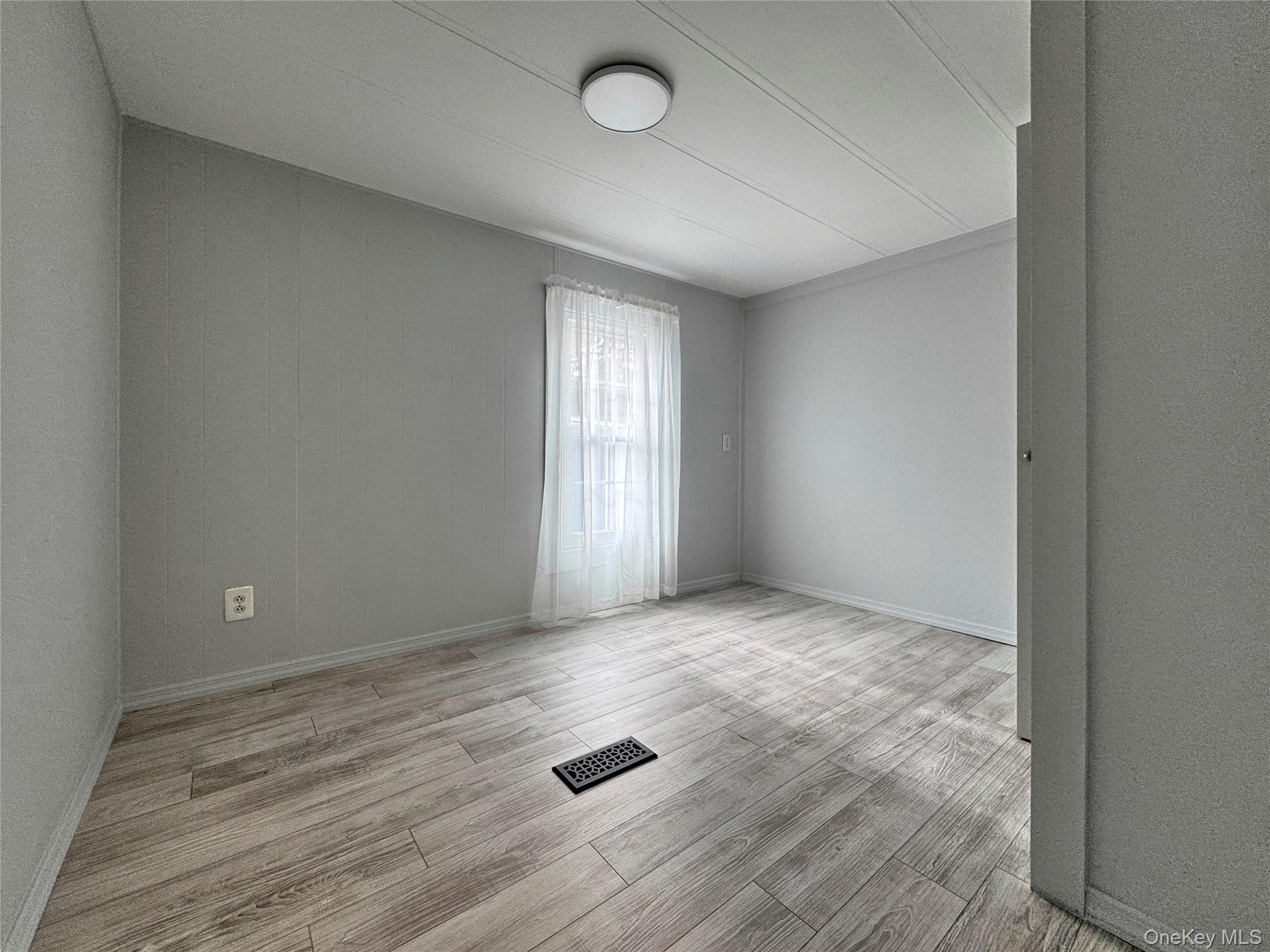 #10 photo, 525/151 Riverleigh Avenue, サフォーク郡 Riverhead , NY 11901