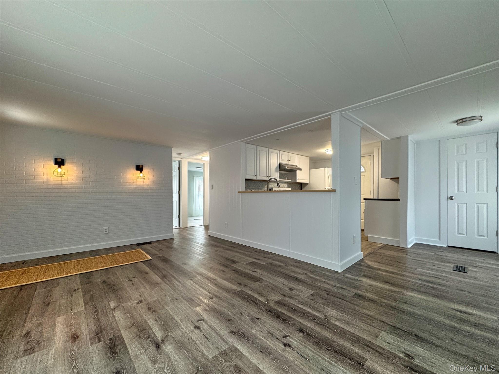 #5 photo, 525/151 Riverleigh Avenue, サフォーク郡 Riverhead , NY 11901