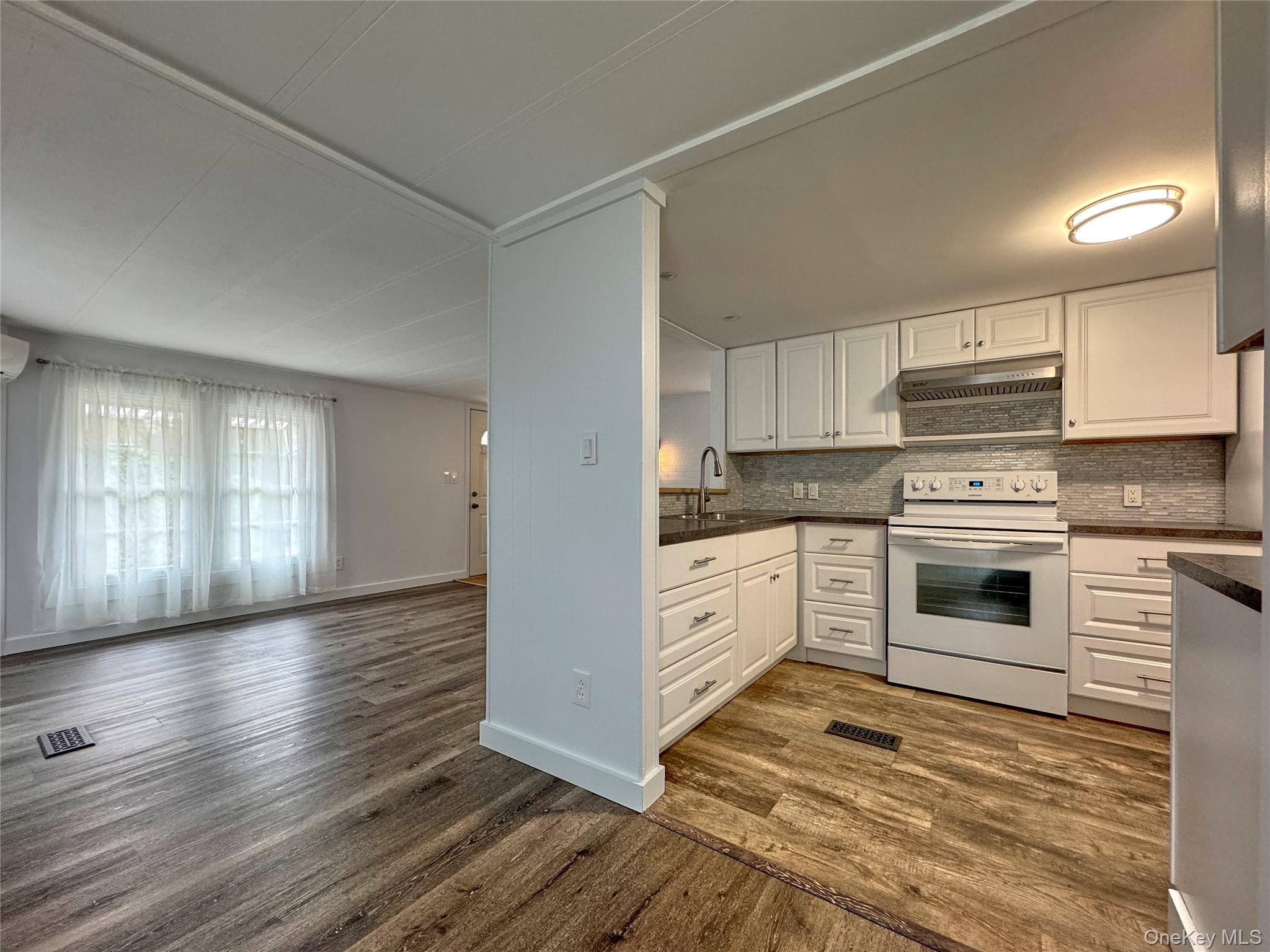 #6 photo, 525/151 Riverleigh Avenue, サフォーク郡 Riverhead , NY 11901