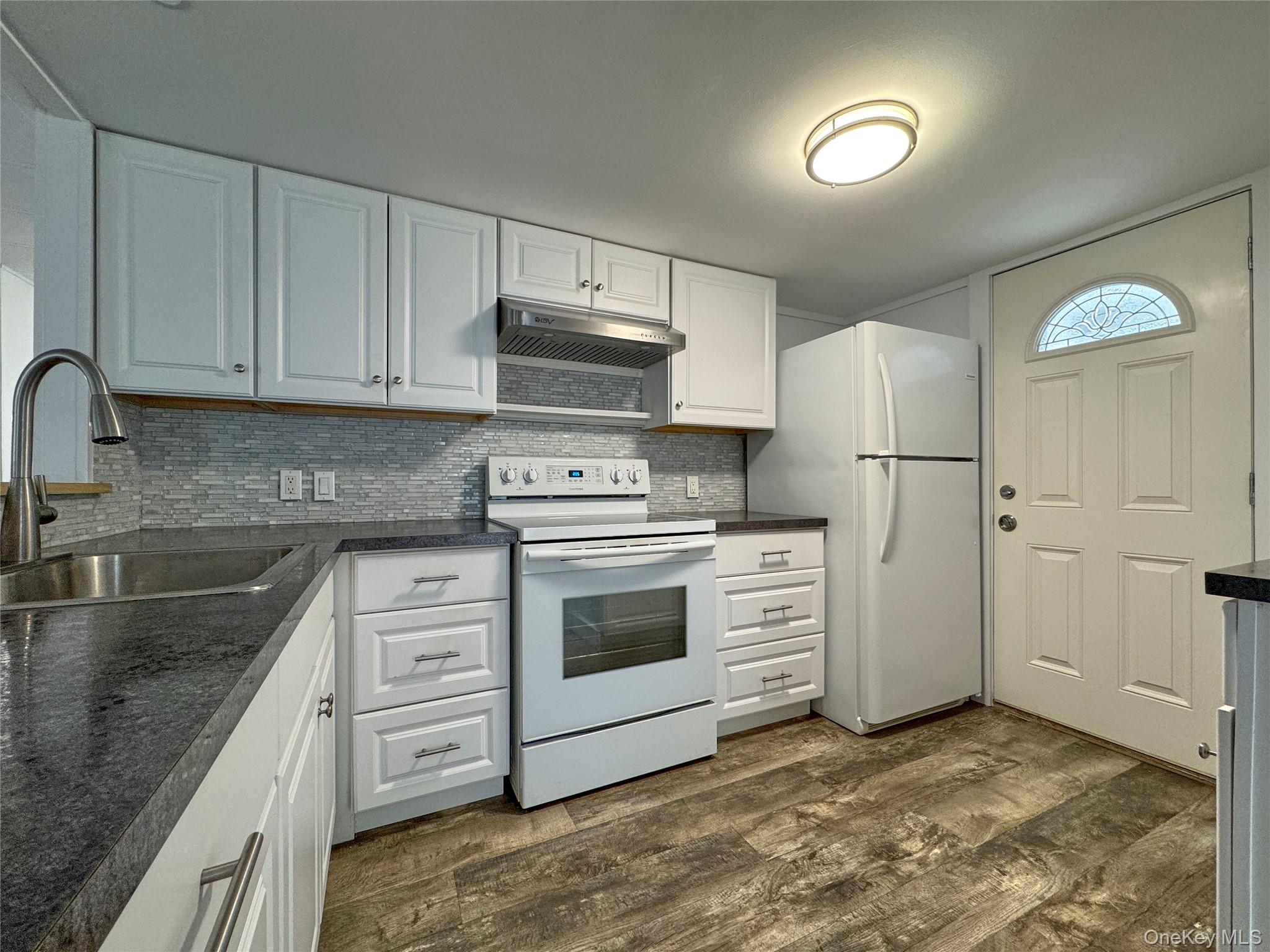 #7 photo, 525/151 Riverleigh Avenue, サフォーク郡 Riverhead , NY 11901