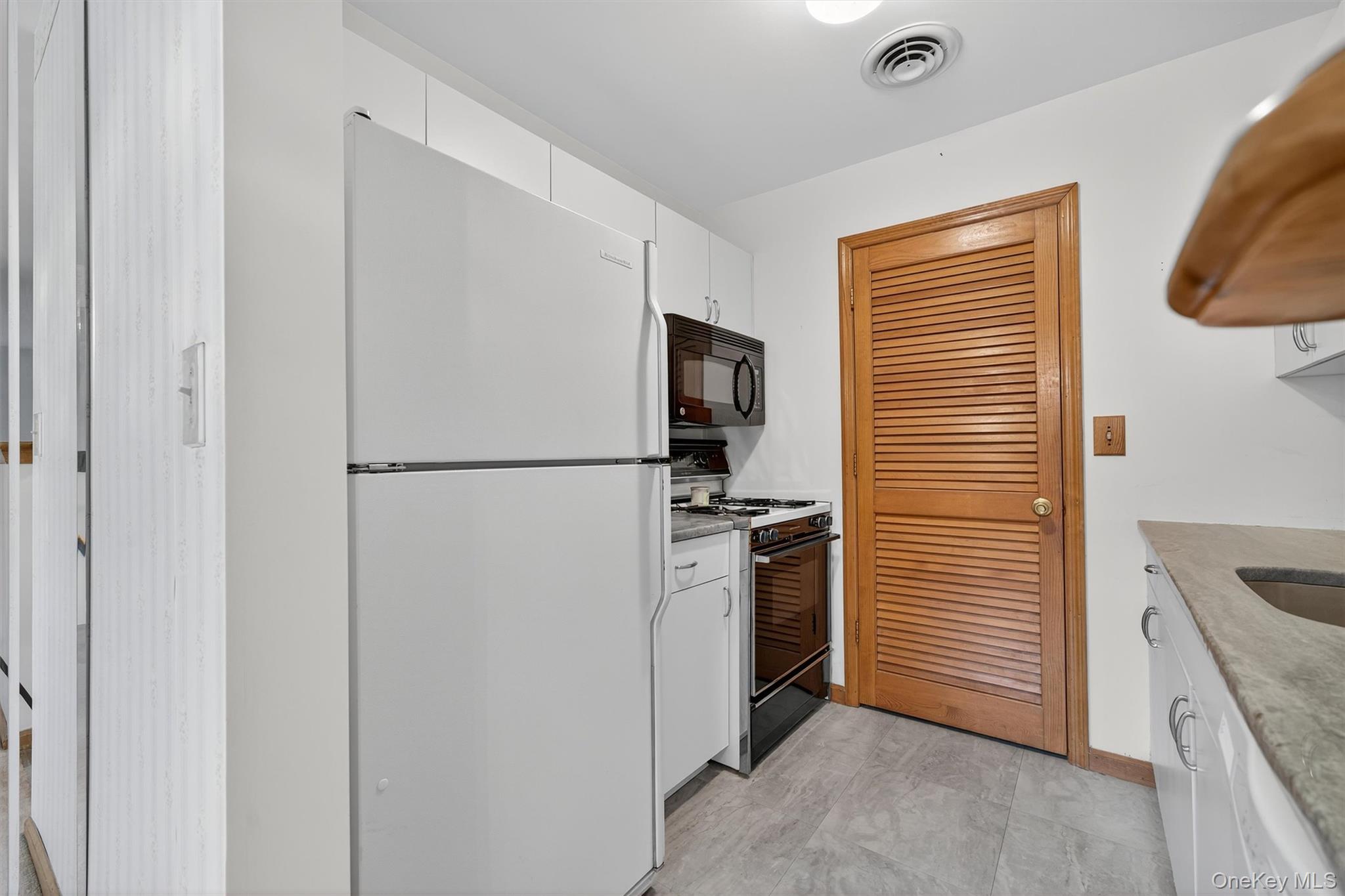 #15 photo, 204 Ruby Court, Highland Mills , NY 10930