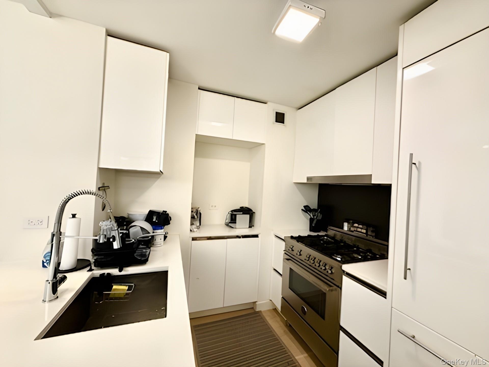 #18 photo, 301 W 53rd Street, New York (Manhattan) , NY 10019