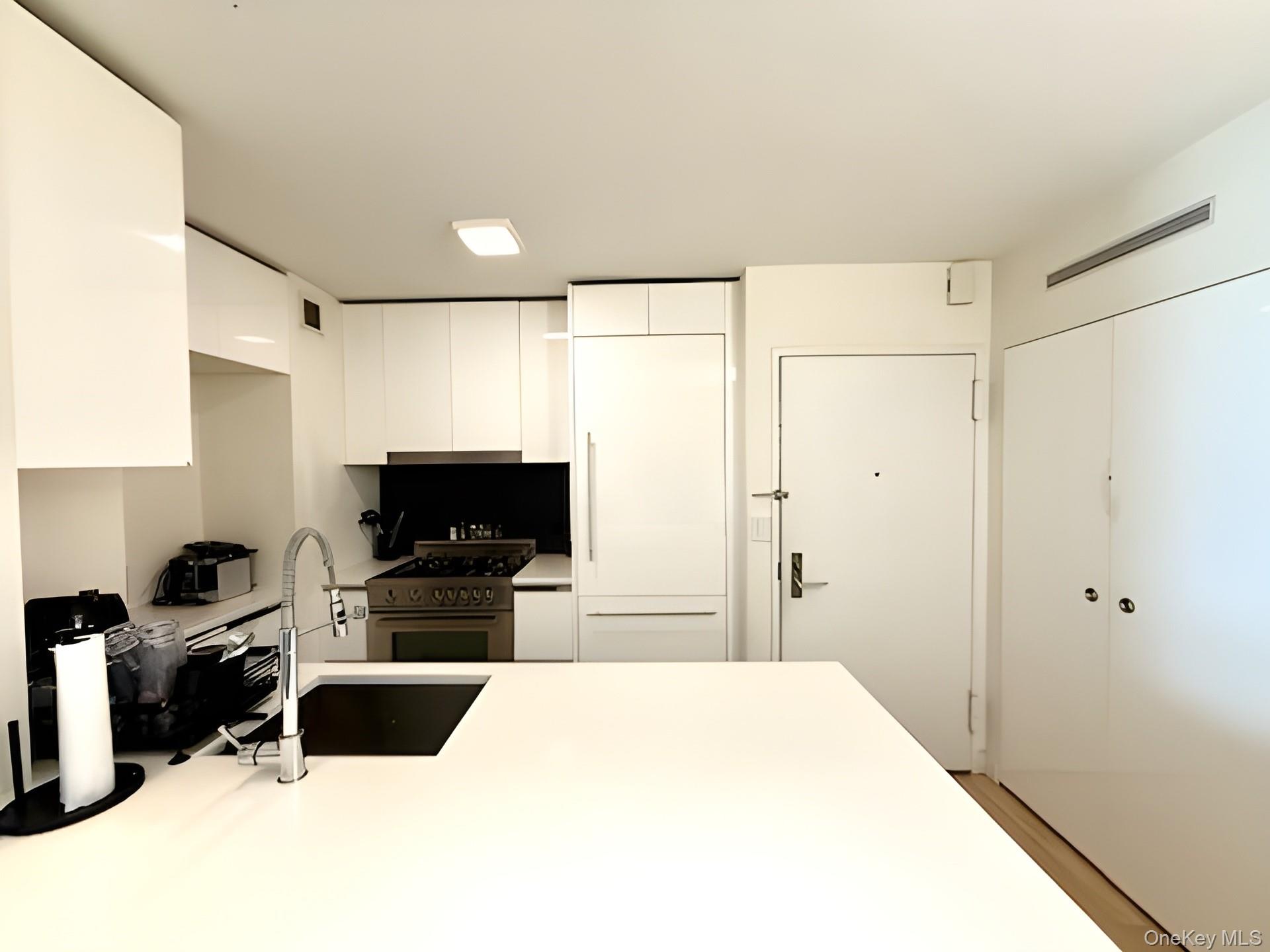 #20 photo, 301 W 53rd Street, New York (Manhattan) , NY 10019