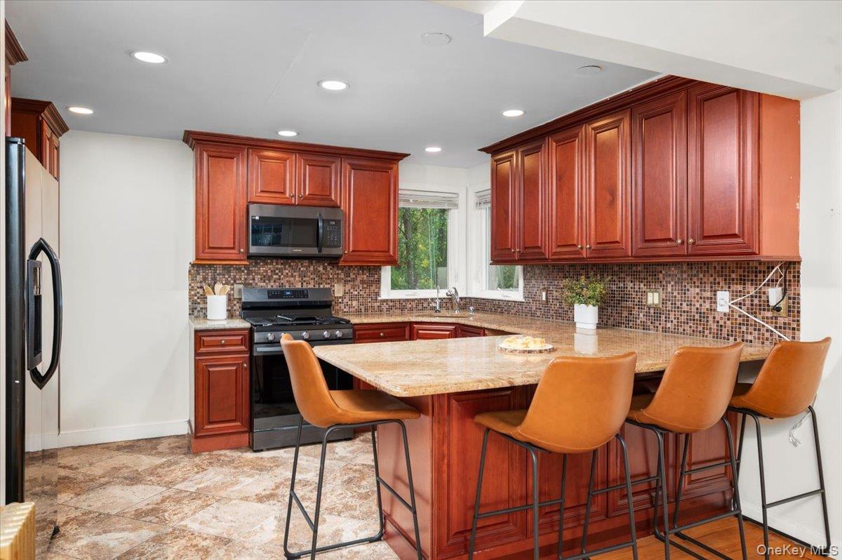 #7 photo, 33 Hollowbrook Court, Cortlandt Manor , NY 10567