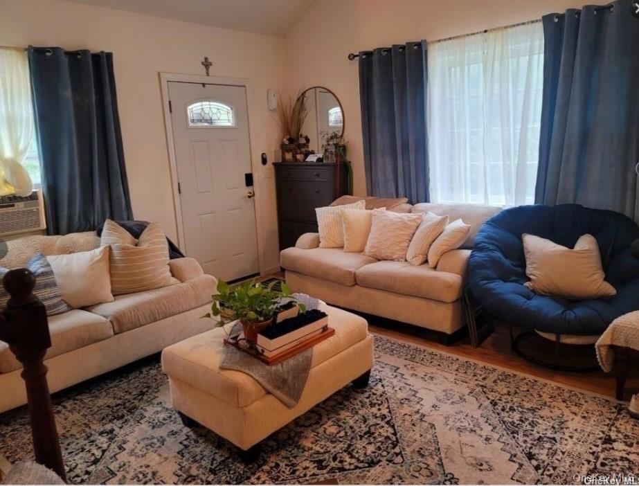 #5 photo, 556 Hawkins Road, サフォーク郡 Selden , NY 11784