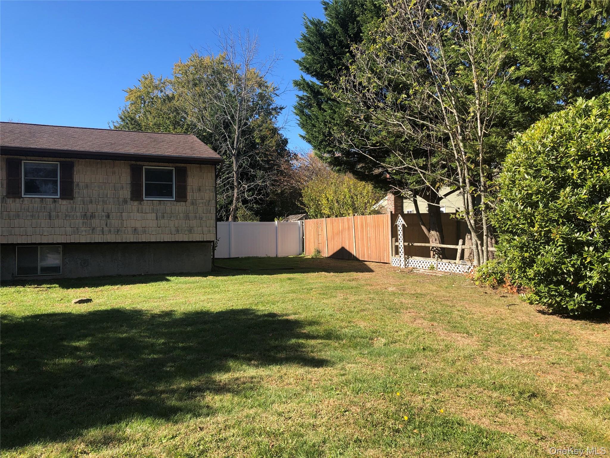 #3 photo, 44 Nadine Lane, サフォーク郡 Port Jefferson Station , NY 11776