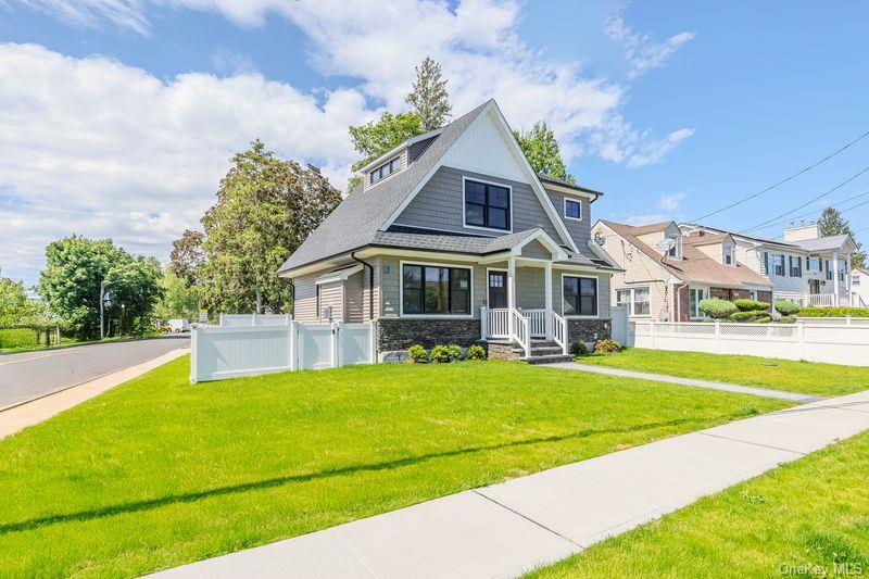 #1 photo, 214 9th Street, ナッソー郡 Hicksville , NY 11801