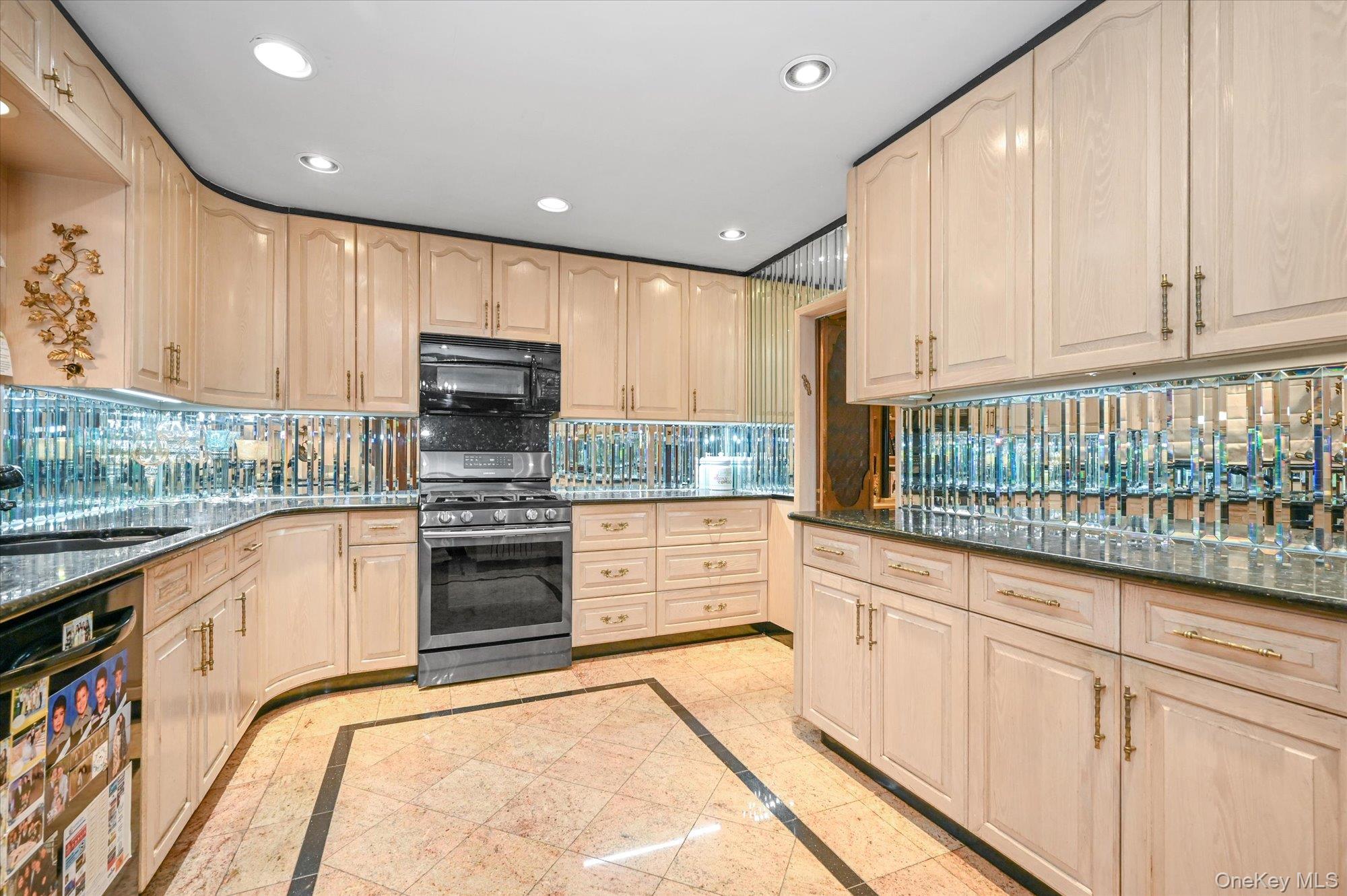 #6 photo, 147-01 70th Avenue, Kew Garden Hills , NY 11367