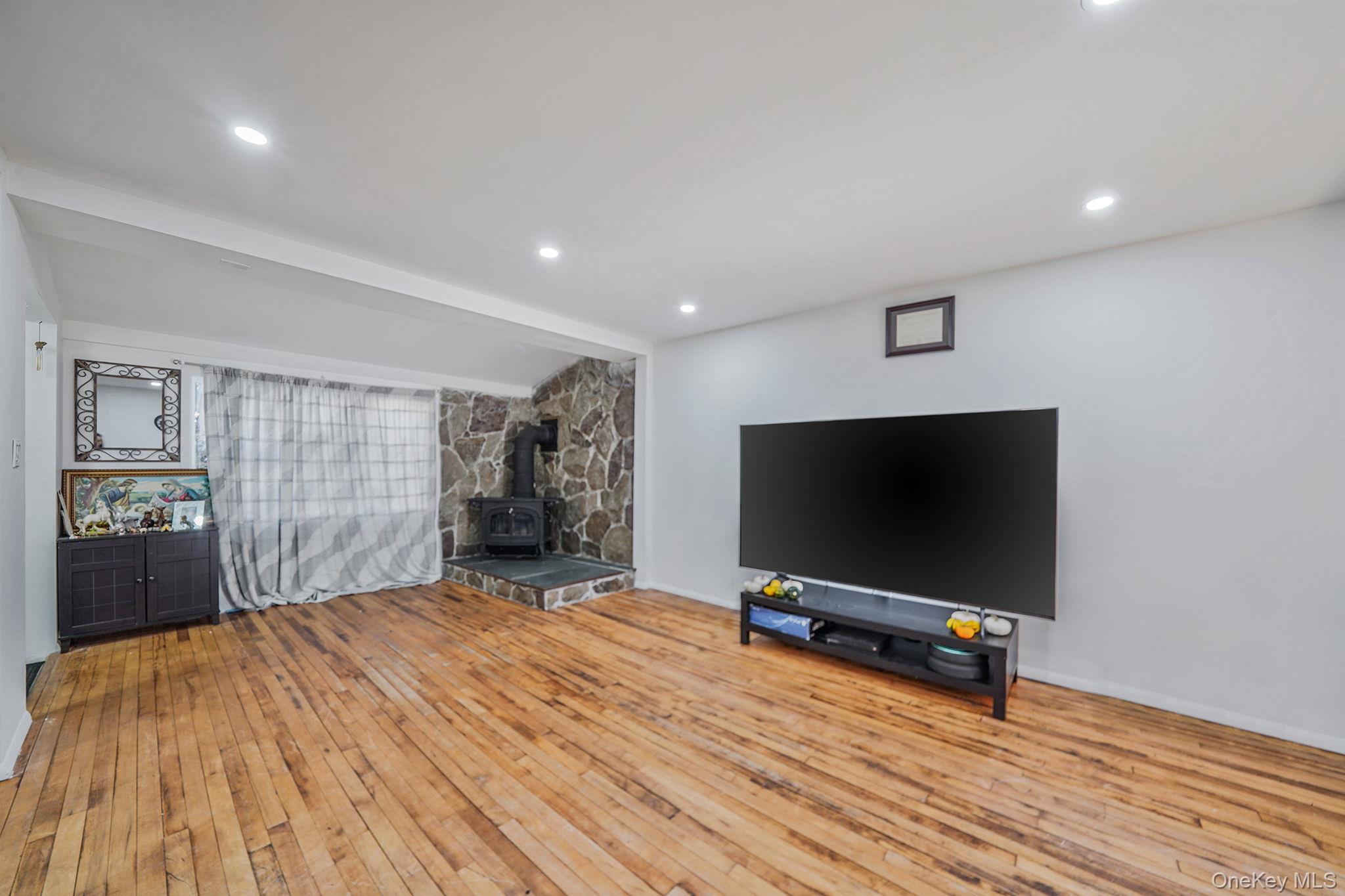 #3 photo, 477 Court Avenue, Cedarhurst , NY 11516