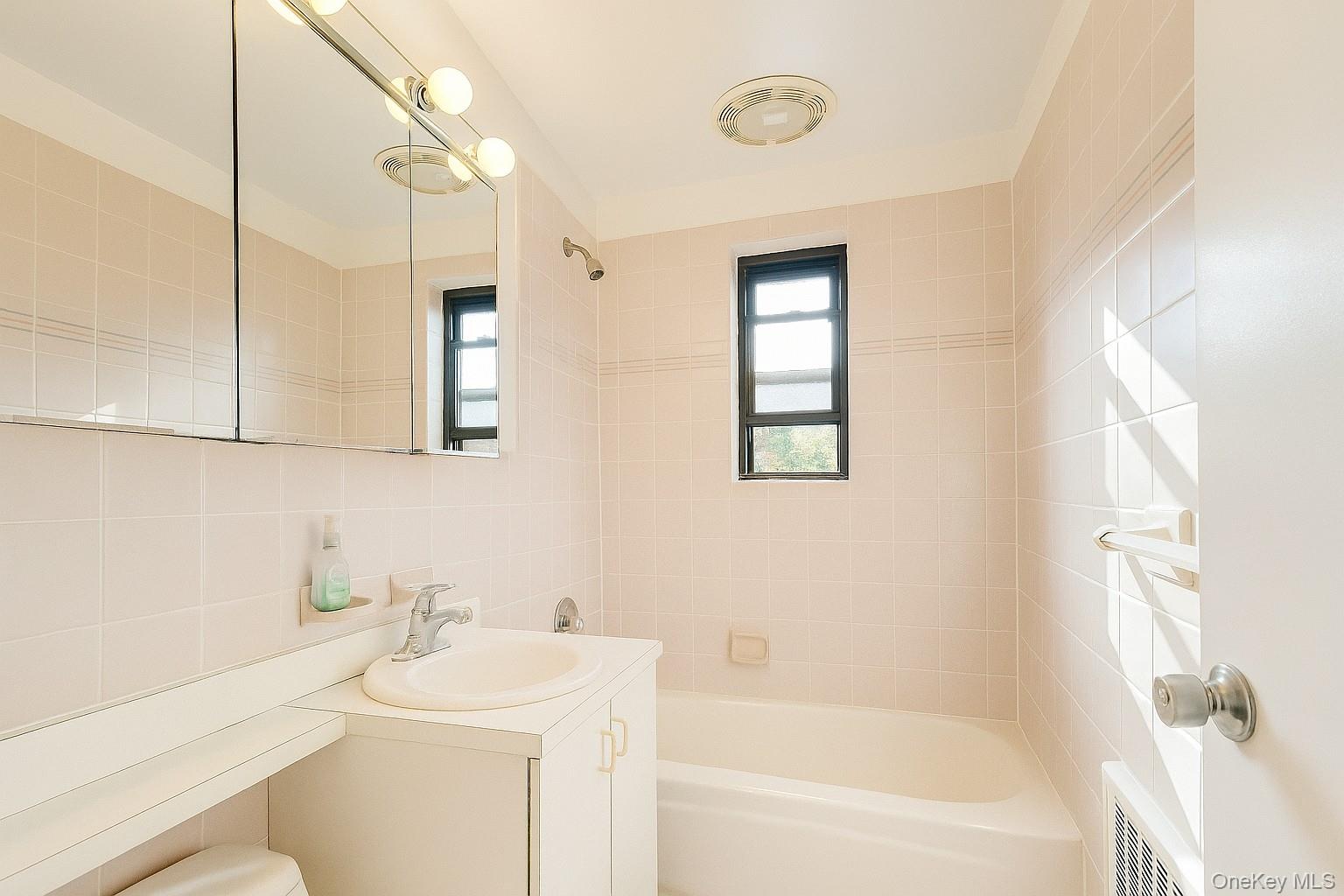 #16 photo, 7 Terrace, Great Neck , NY 11021