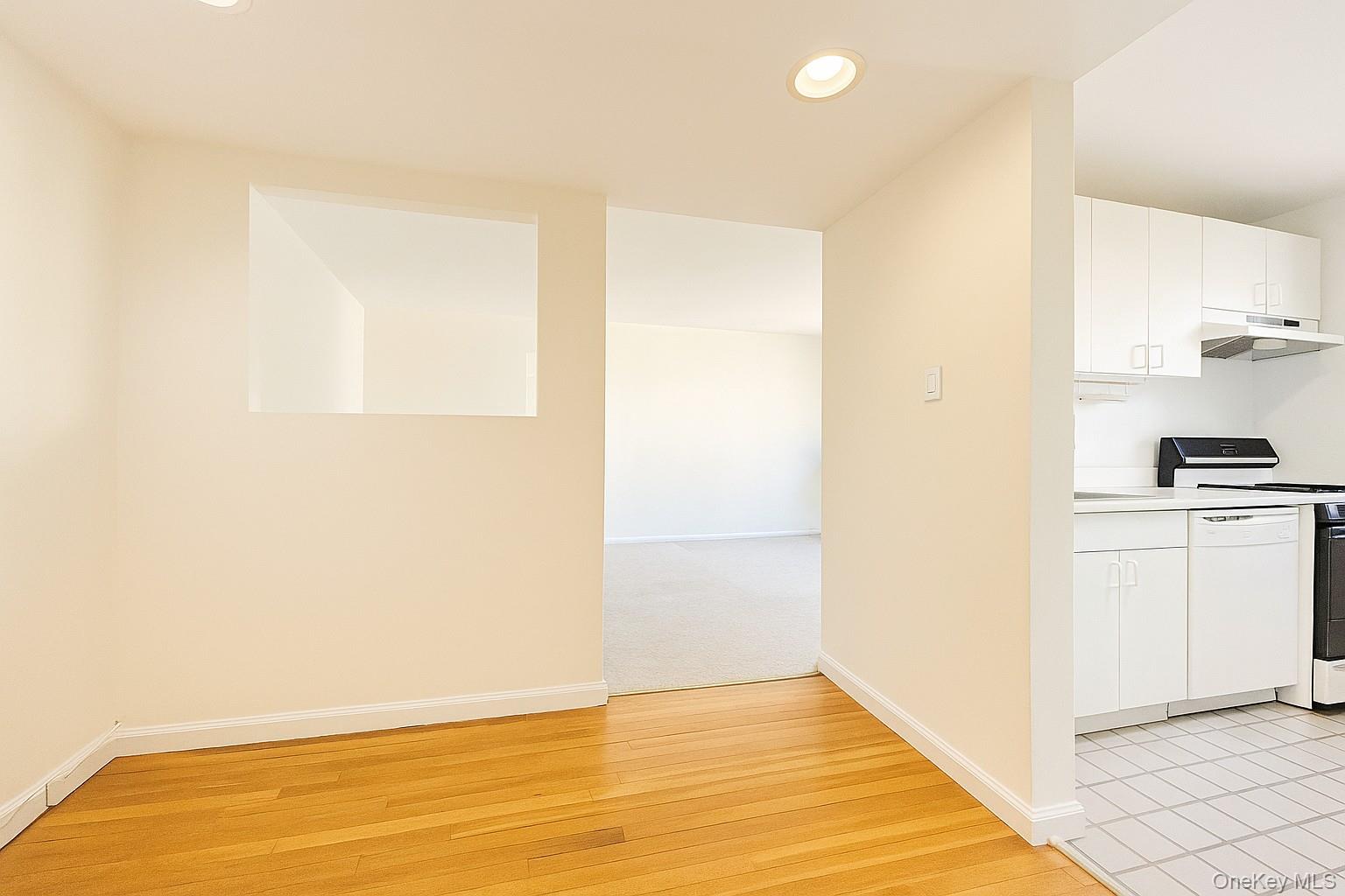 #5 photo, 7 Terrace, Great Neck , NY 11021