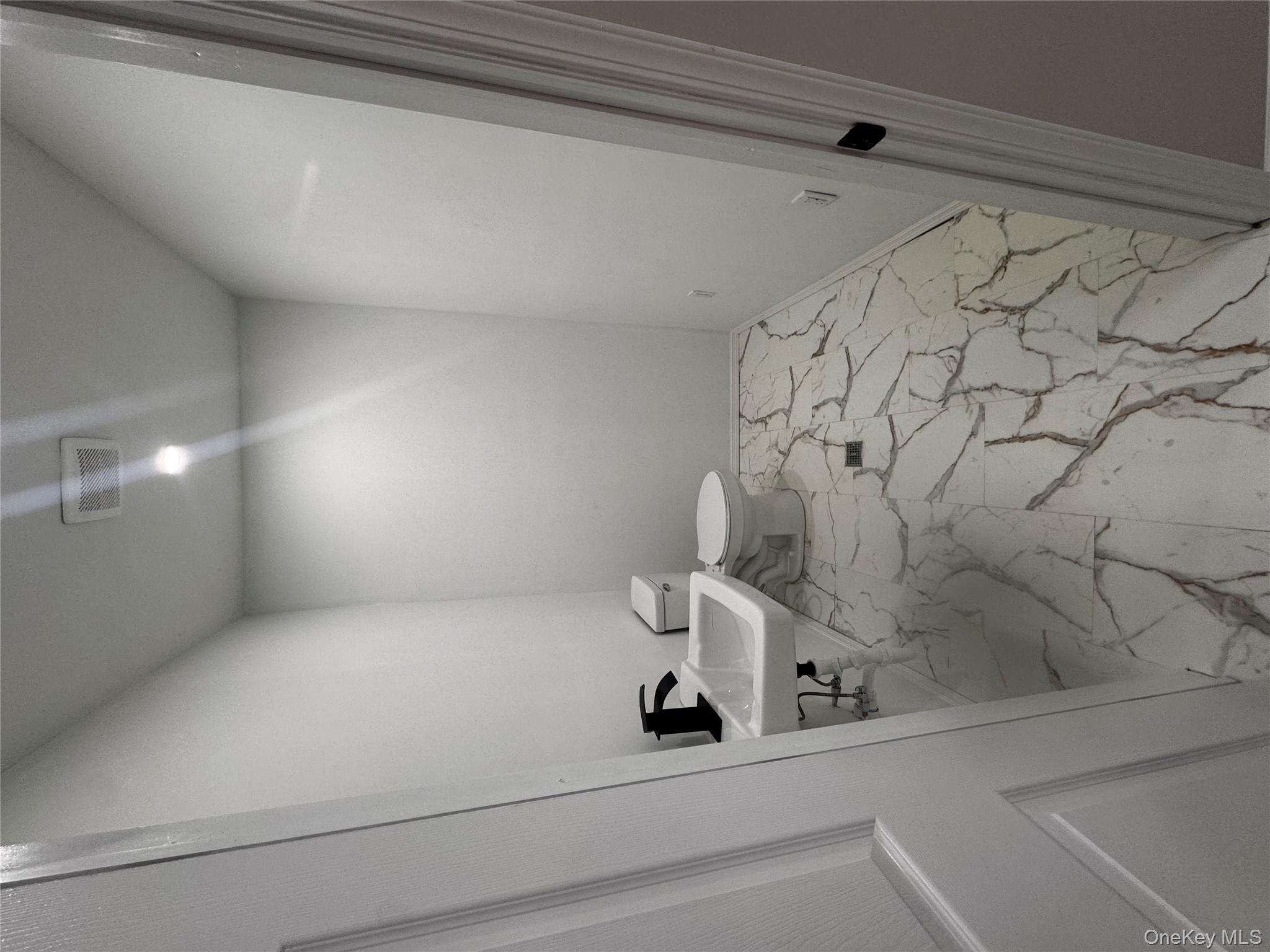 #5 photo, 150 N Delaware Avenue, サフォーク郡 Lindenhurst , NY 11757