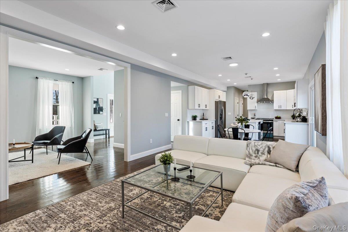 #4 photo, 71 Stuyvesant Avenue, サフォーク郡 Mastic , NY 11950