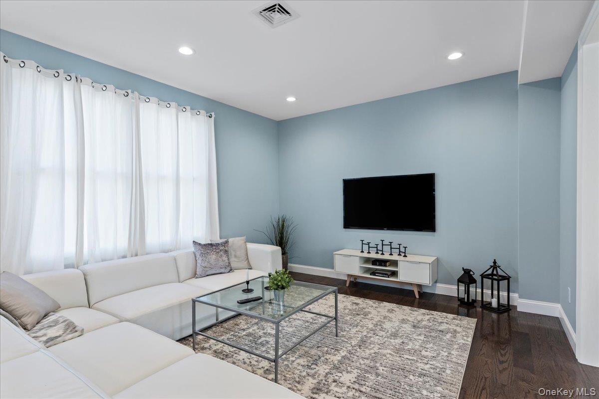 #5 photo, 71 Stuyvesant Avenue, サフォーク郡 Mastic , NY 11950