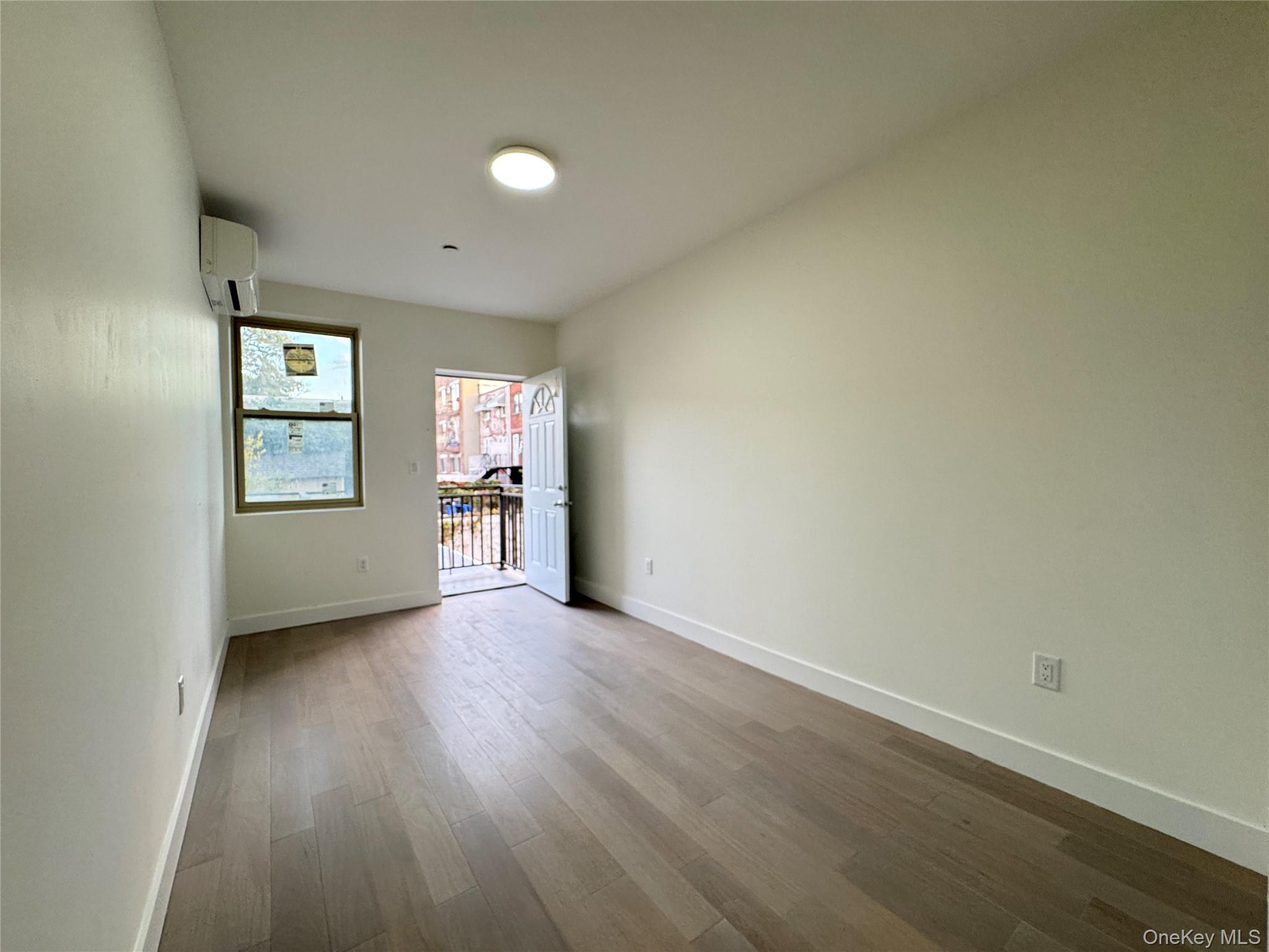 #5 photo, 101-12 Martense Avenue, クイーンズ区 Corona , NY 11368