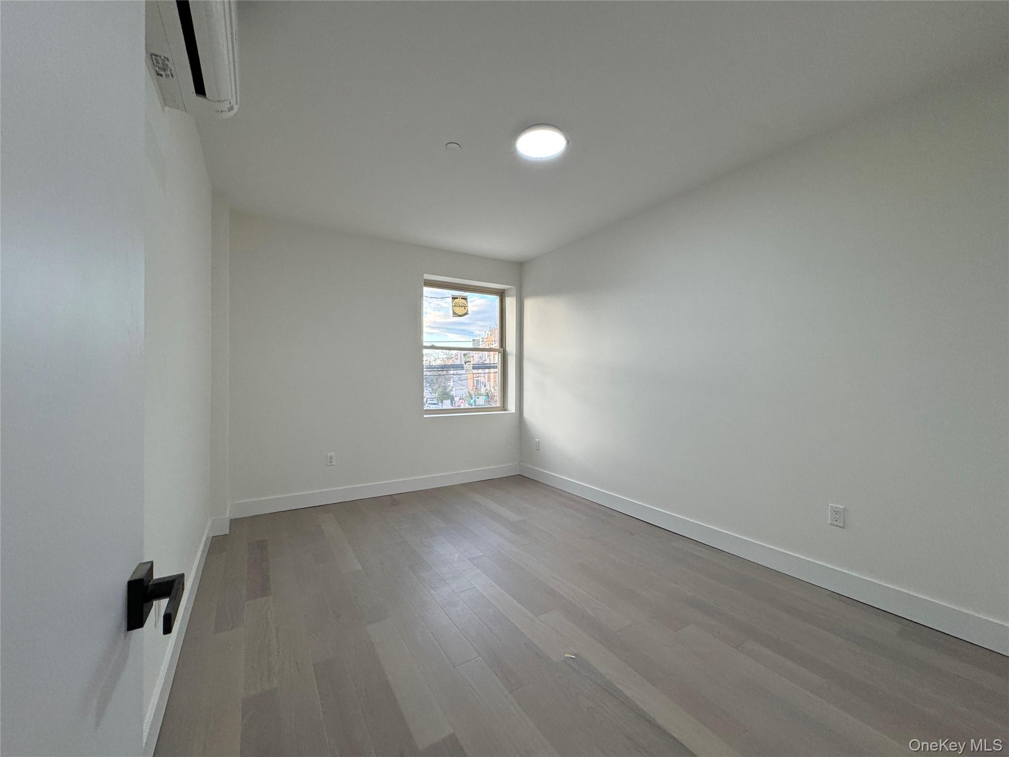 #7 photo, 101-12 Martense Avenue, クイーンズ区 Corona , NY 11368