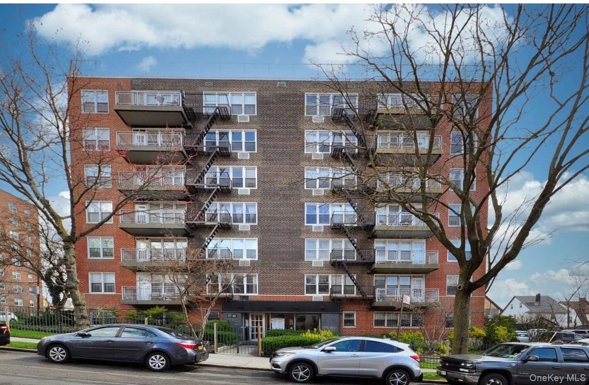 #1 photo, 87-05 166 Street, クイーンズ区 Jamaica Hills , NY 11432