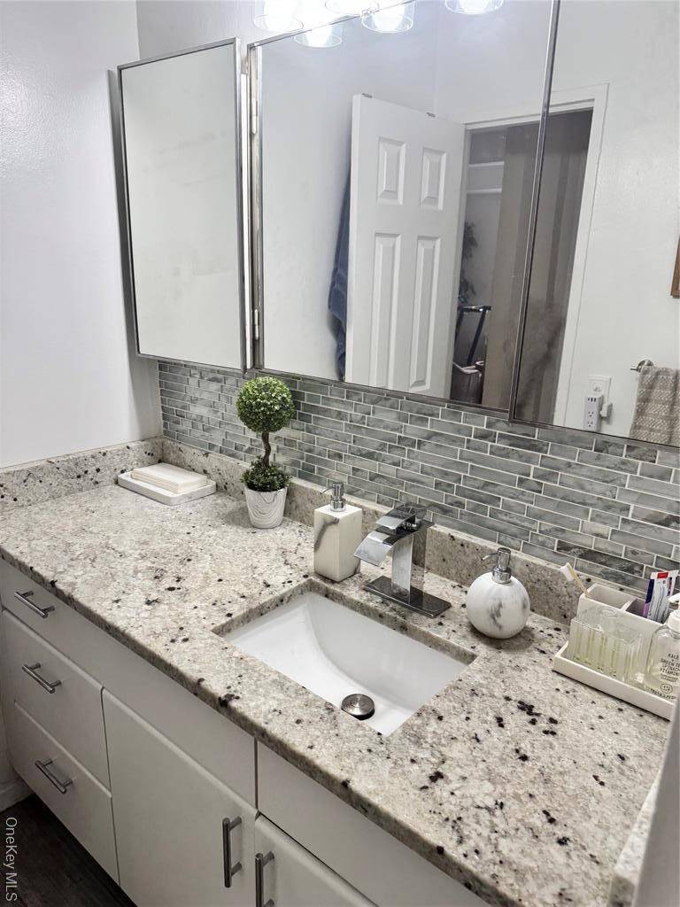 #13 photo, 1 Balint Dr, Yonkers , NY 10710