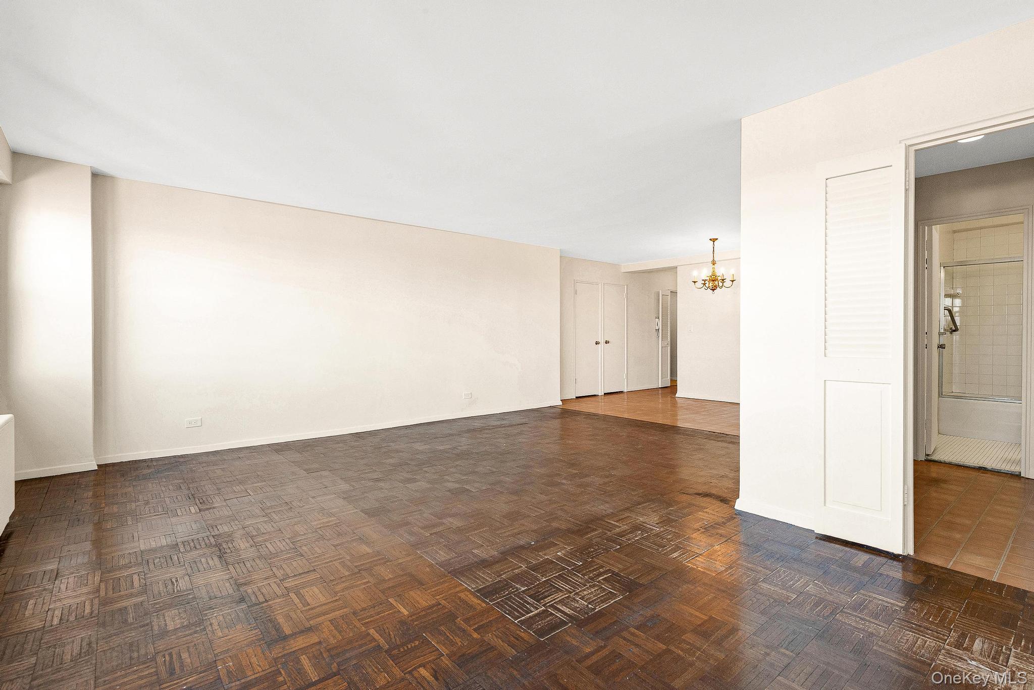 #17 photo, 111-20 73 Avenue, Forest Hills , NY 11375