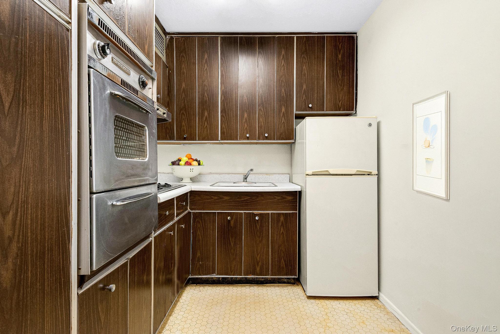 #9 photo, 111-20 73 Avenue, Forest Hills , NY 11375