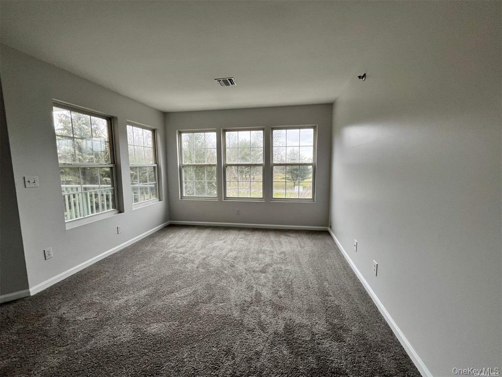 #3 photo, 9 Commodore Circle, サフォーク郡 Port Jefferson Station , NY 11776