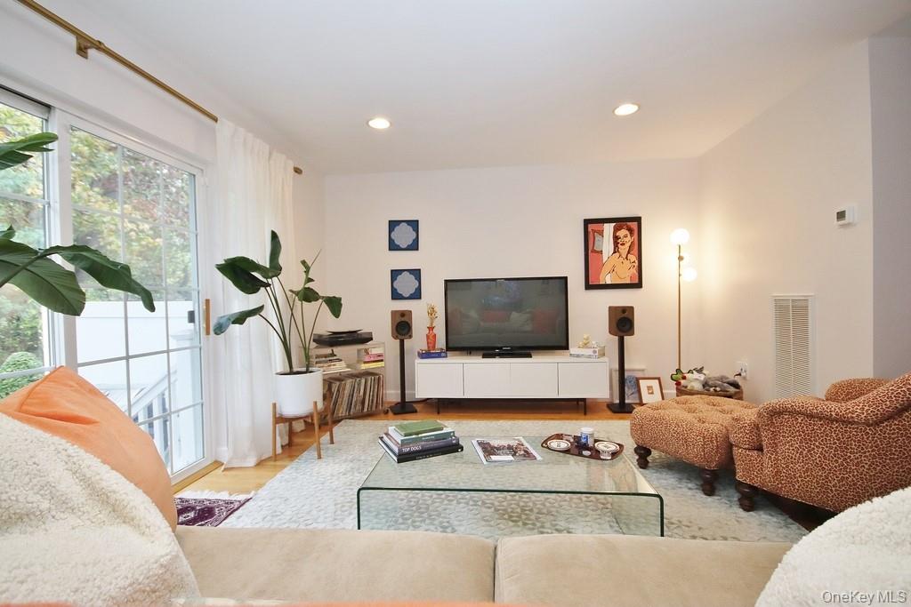 #4 photo, 1206 Pondview Loop, Wappingers Falls , NY 12590