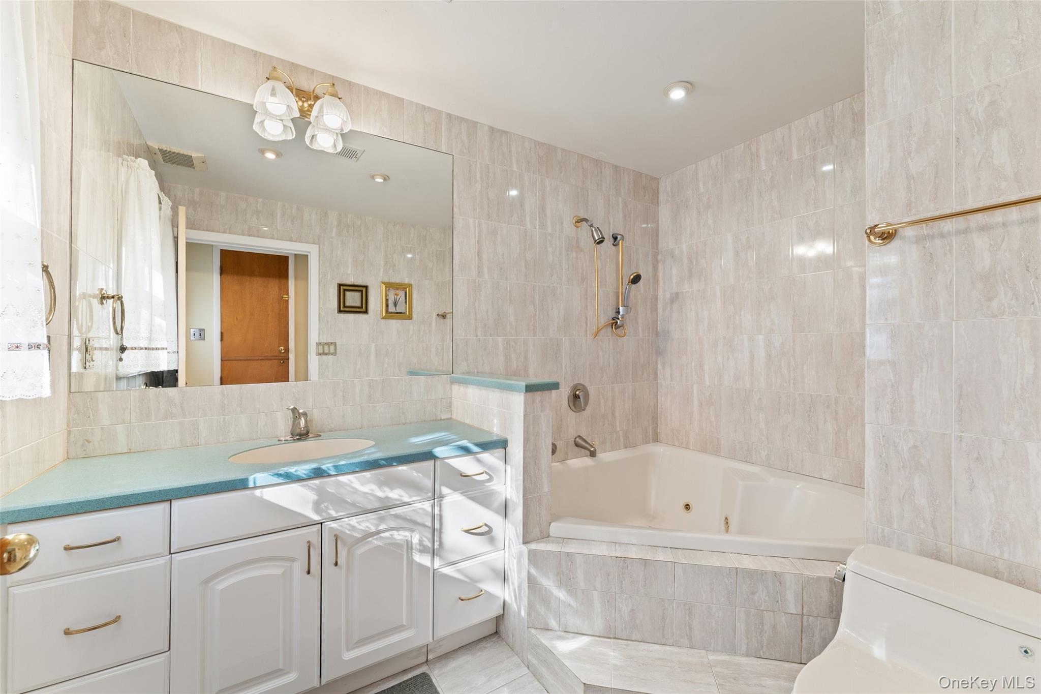 #17 photo, 443 Benedict Avenue, Tarrytown , NY 10591