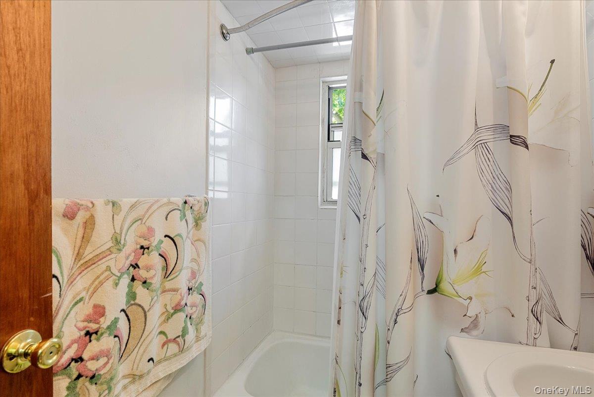 #18 photo, 87-44 Marengo Street, Holliswood , NY 11423