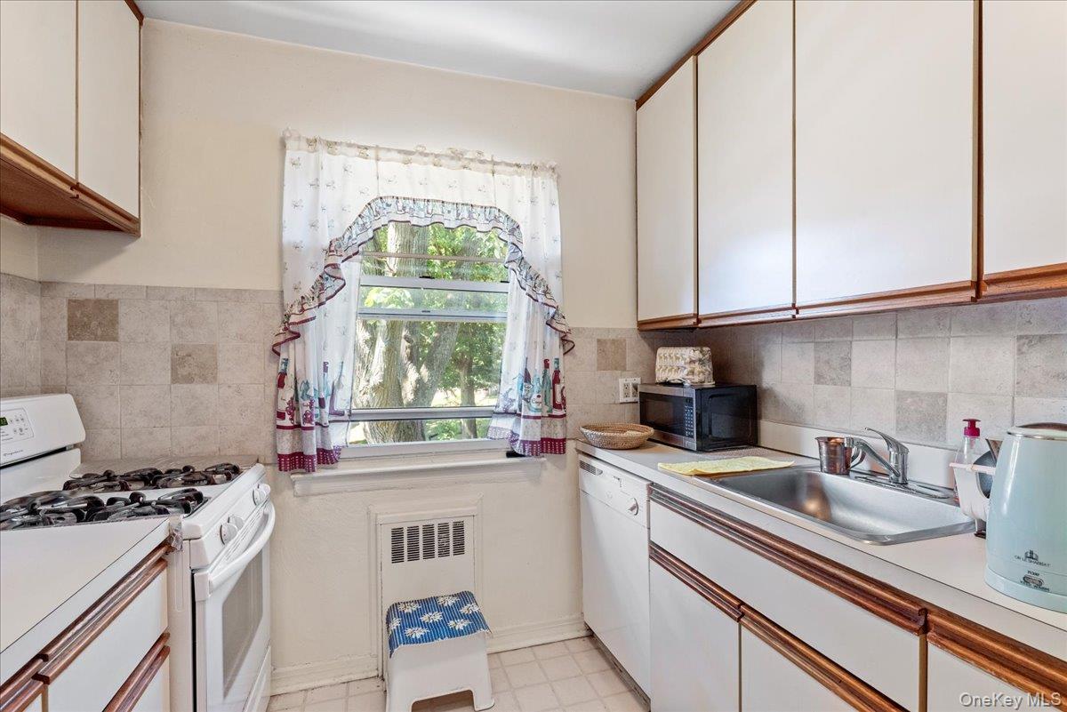 #9 photo, 87-44 Marengo Street, Holliswood , NY 11423