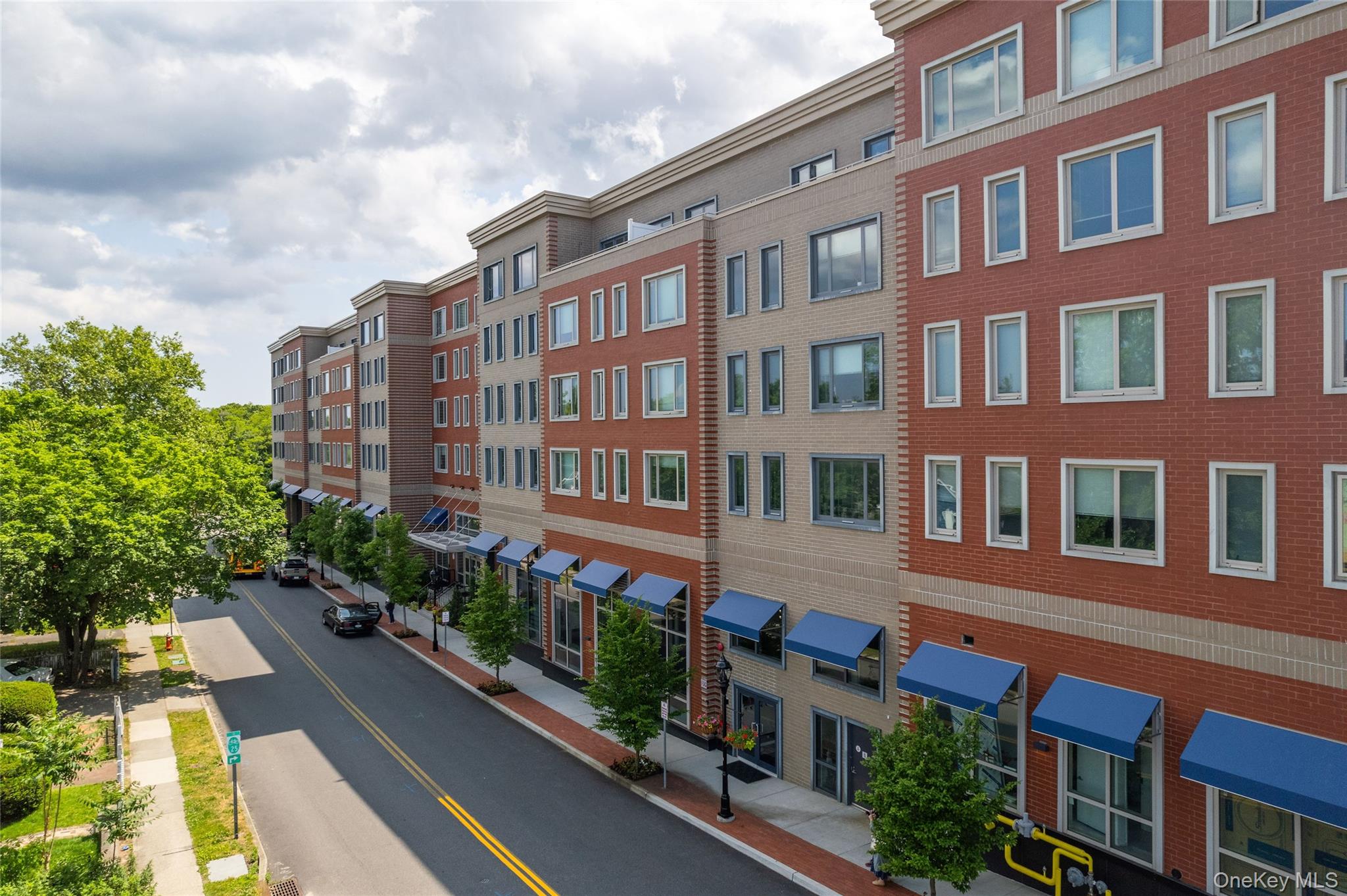 #2 photo, 221 E Main Street, サフォーク郡 Riverhead , NY 11901