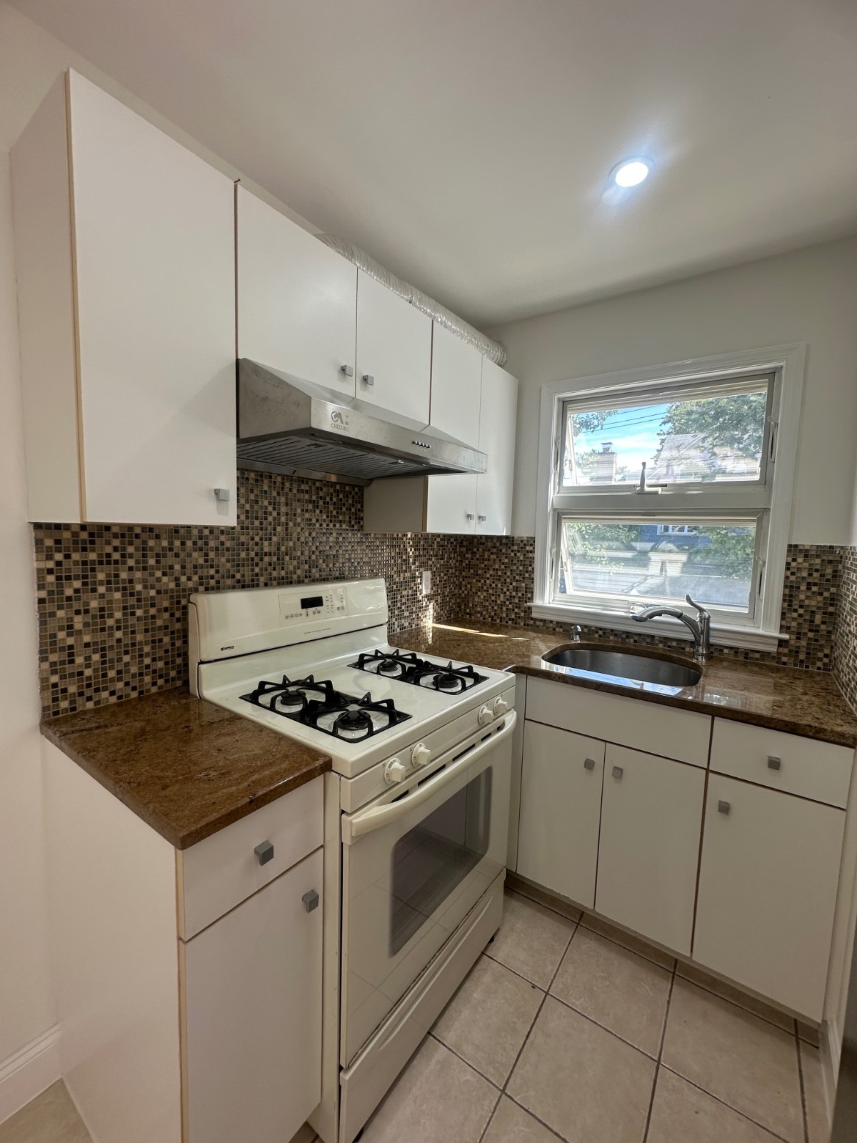 #2 photo, 66 Whitman Ave, #1F, スタテンアイランド Staten Island , NY 10308