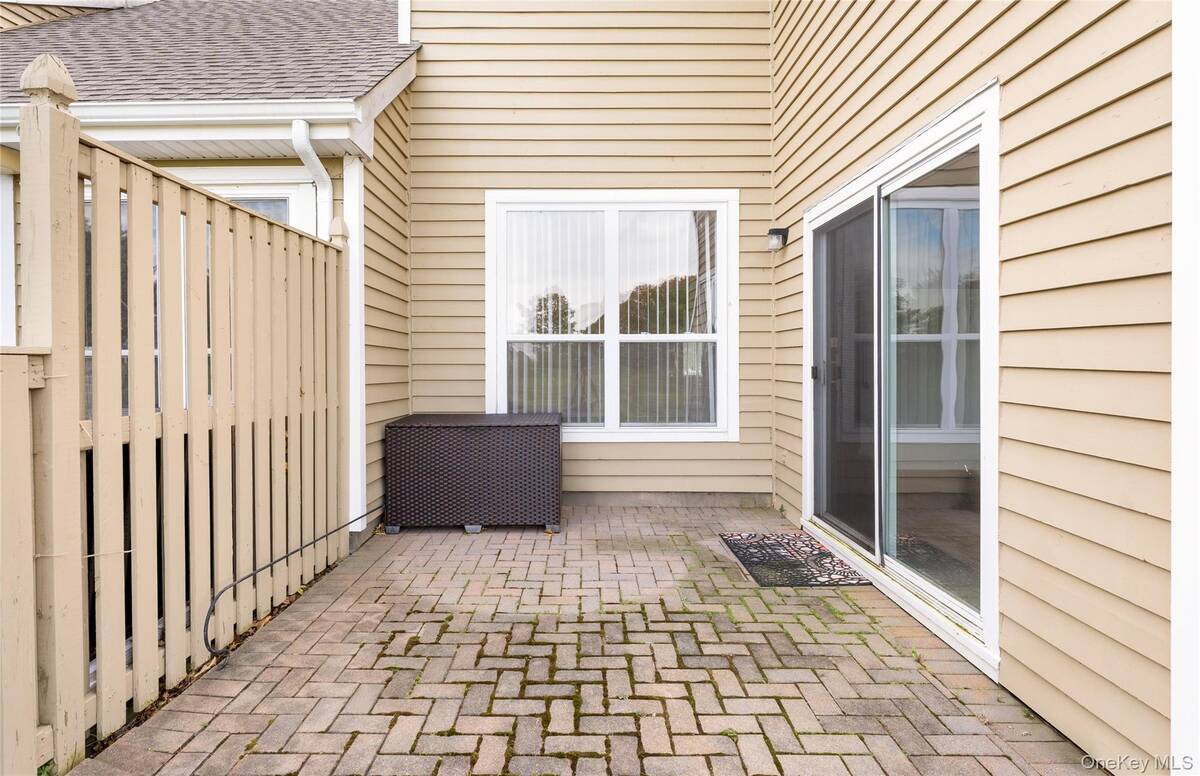 #27 photo, 55 Eric Drive, Middle Island , NY 11953