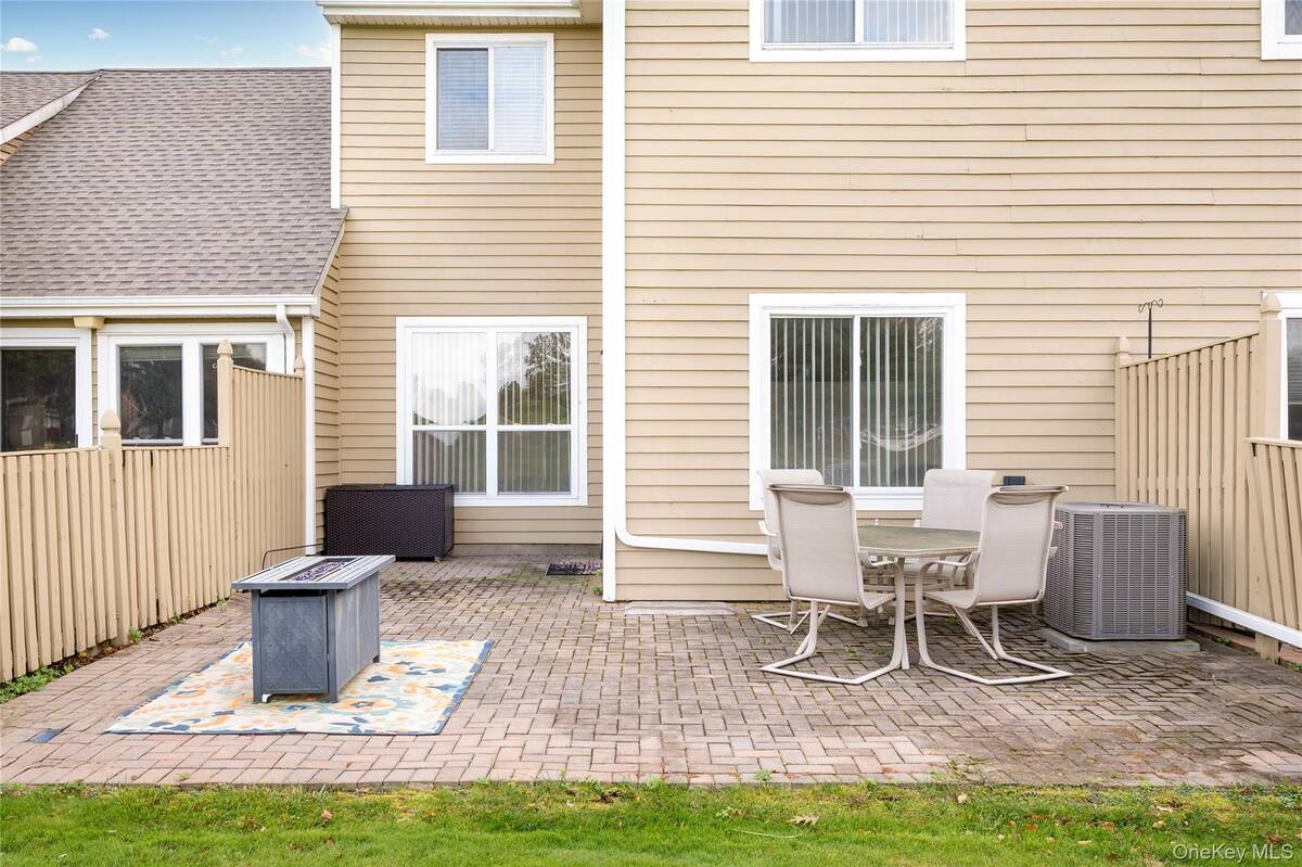 #4 photo, 55 Eric Drive, Middle Island , NY 11953