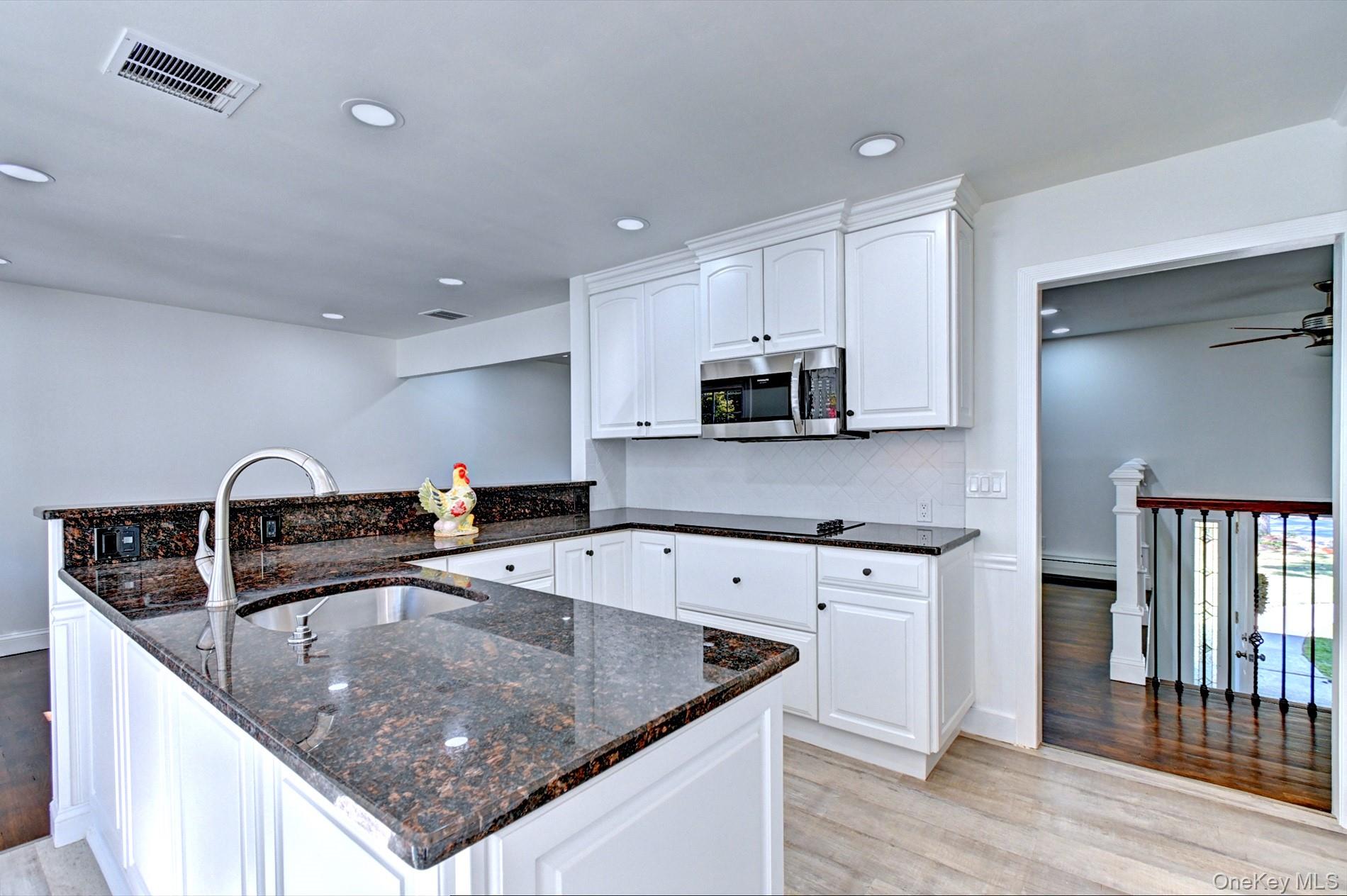 #13 photo, 8 Prairie Road, サフォーク郡 Huntington Station , NY 11746