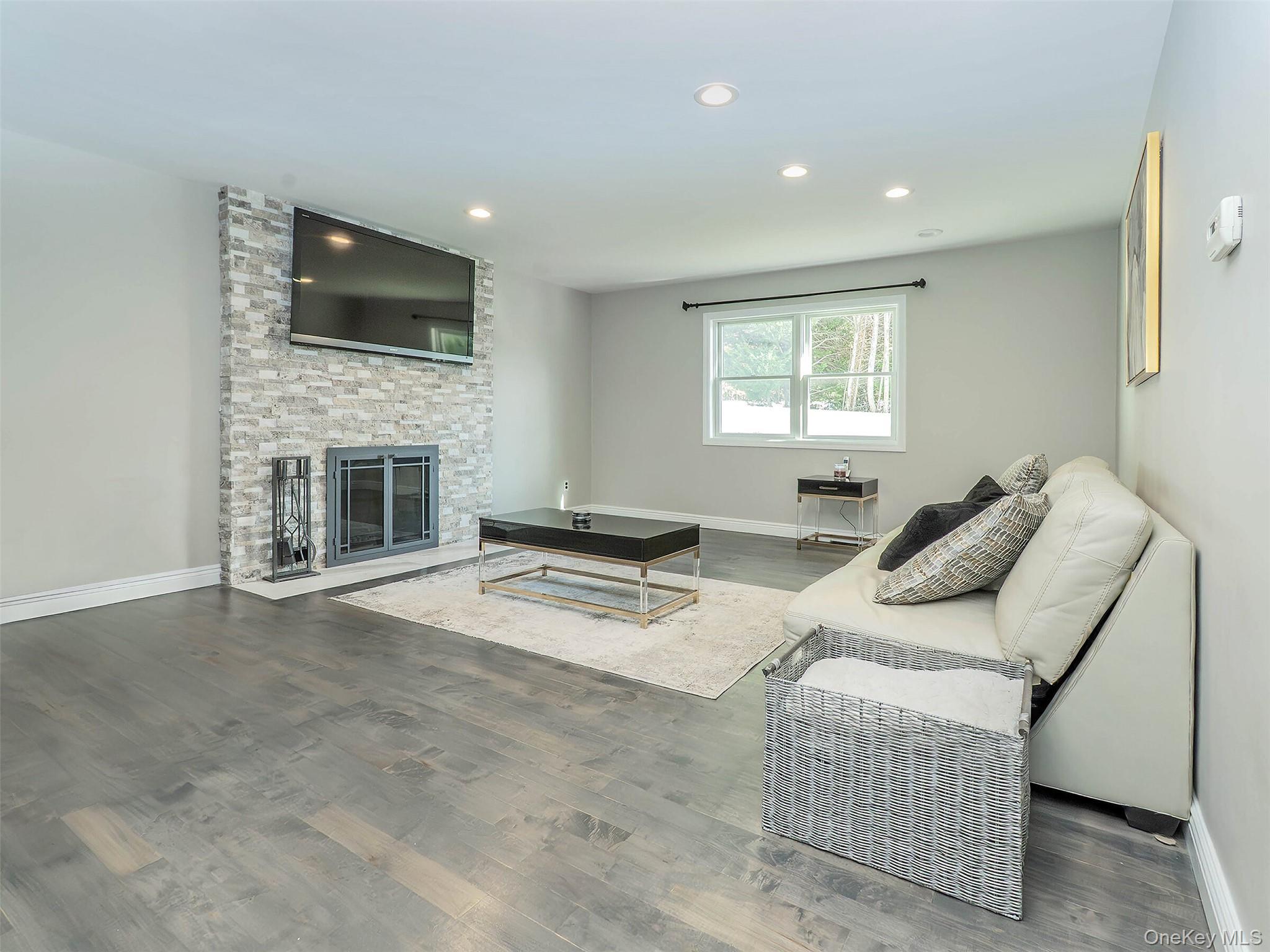 #8 photo, 11 Maple Street, Glenwood Landing , NY 11547